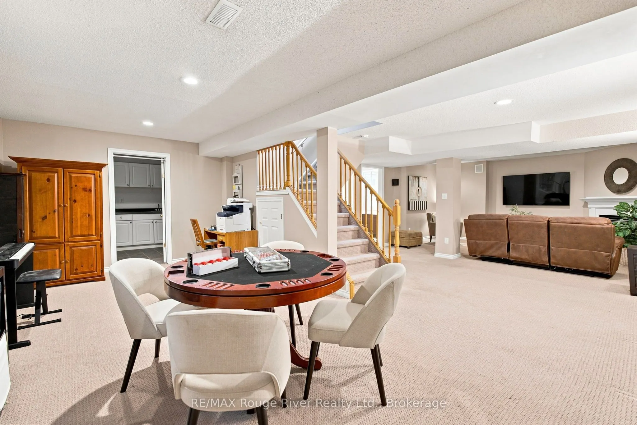 7 Lyndhurst Crescent