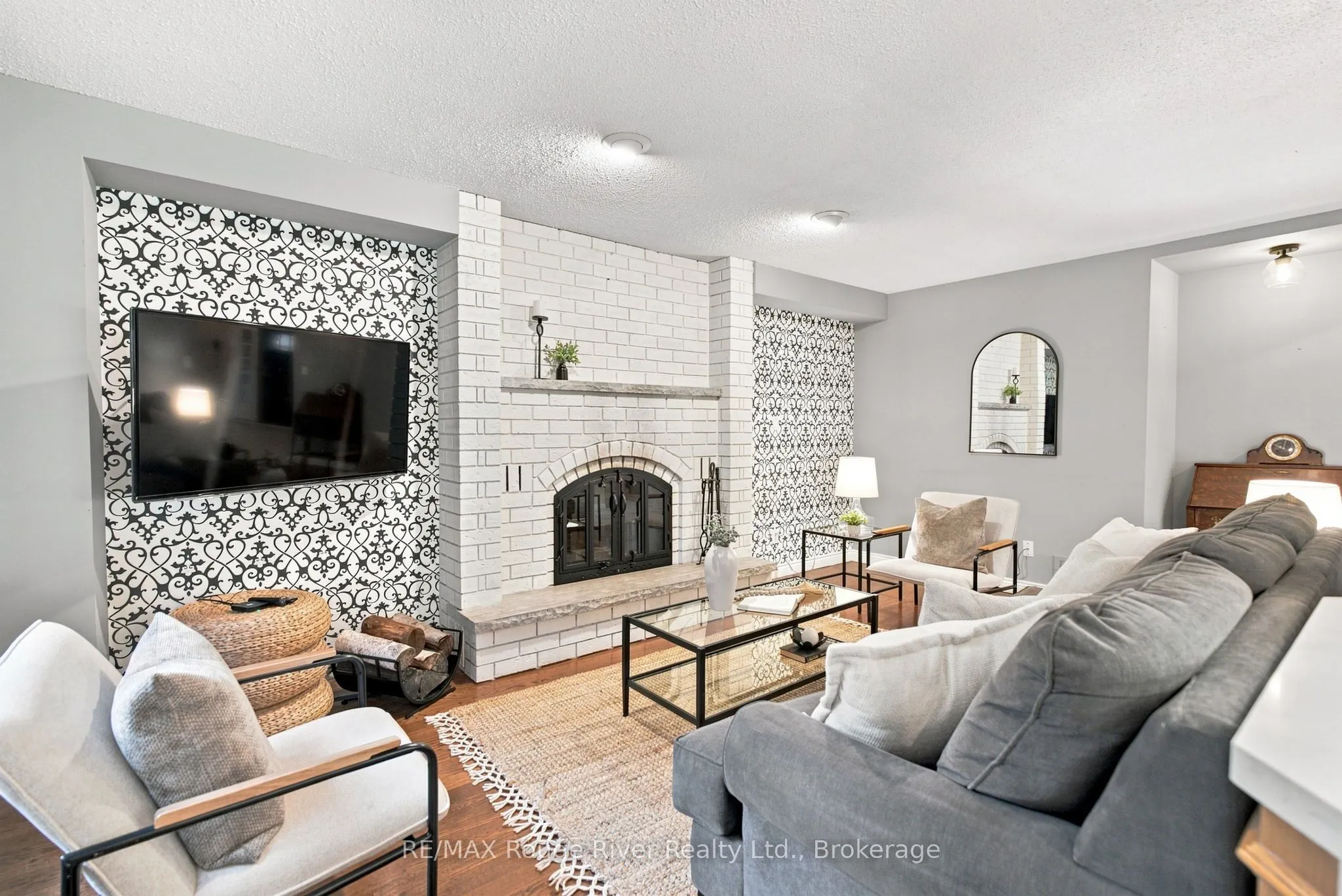 7 Lyndhurst Crescent
