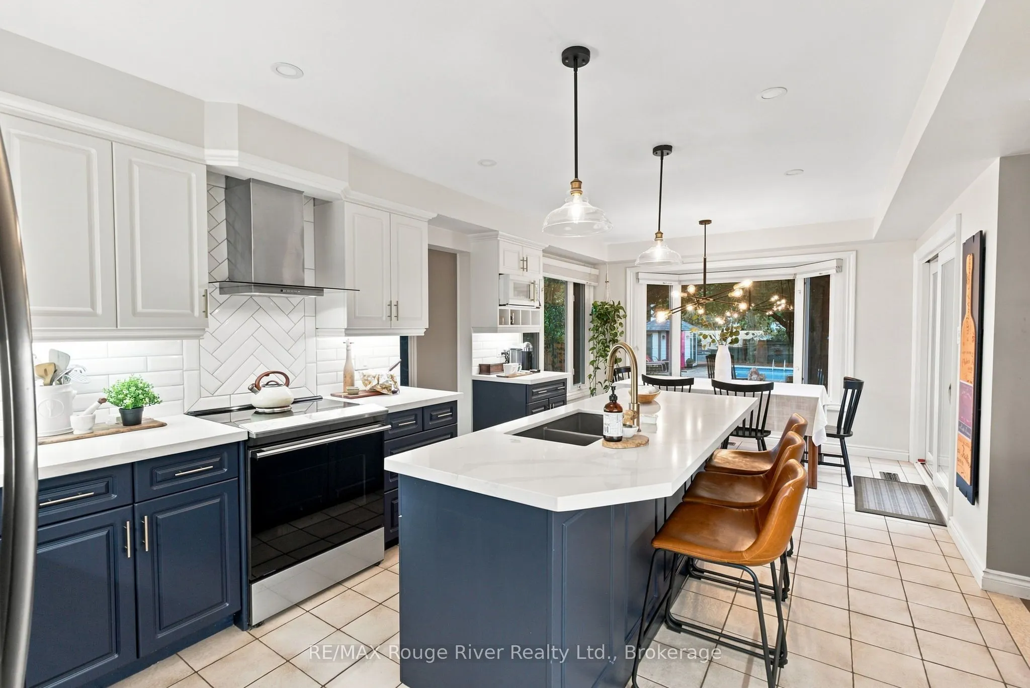 7 Lyndhurst Crescent