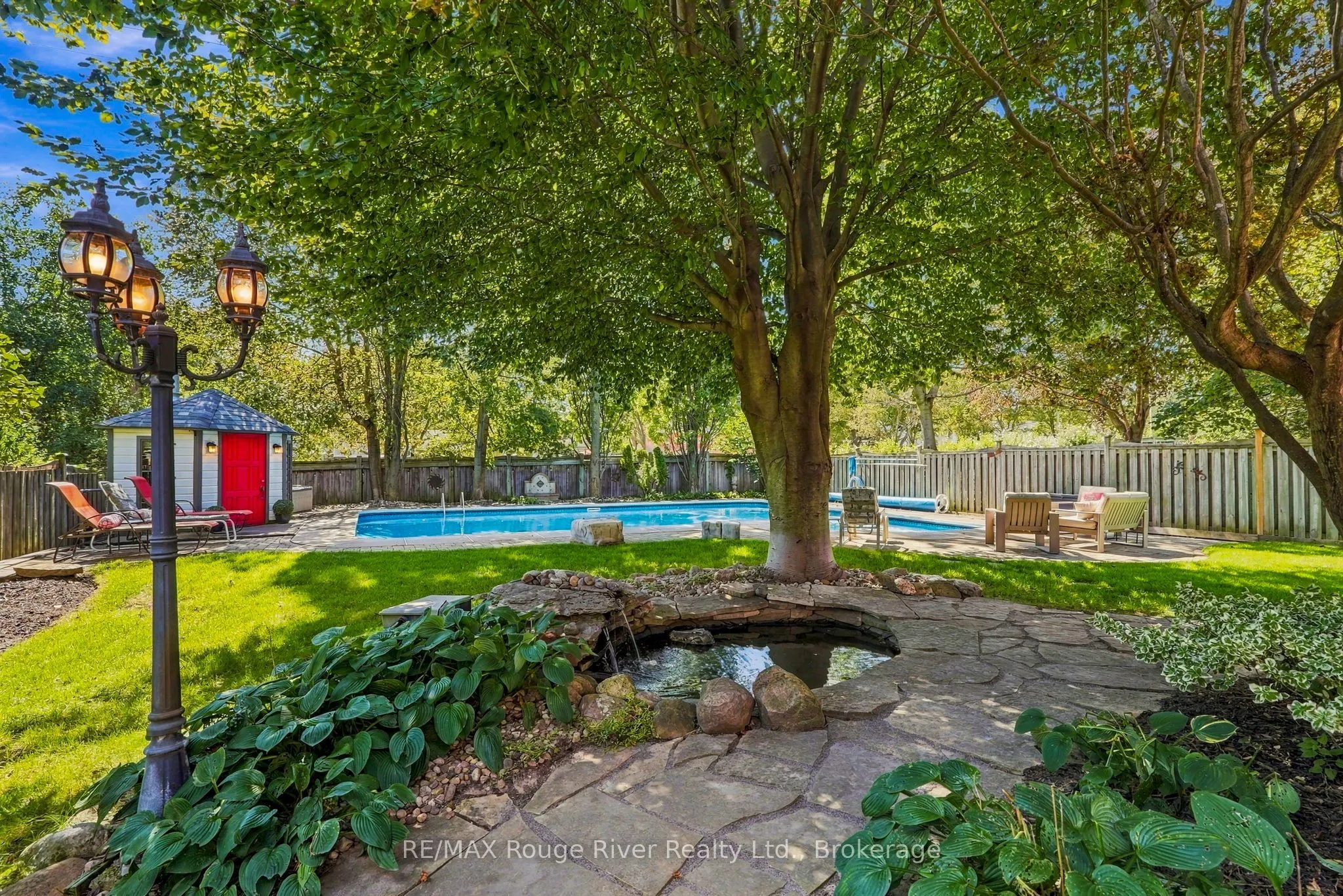 7 Lyndhurst Crescent