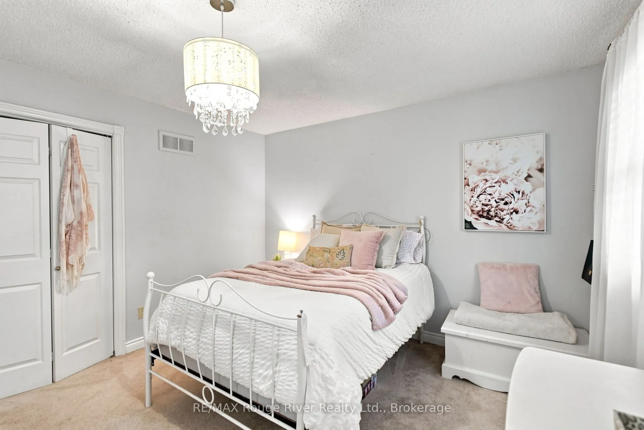 7 Lyndhurst Crescent