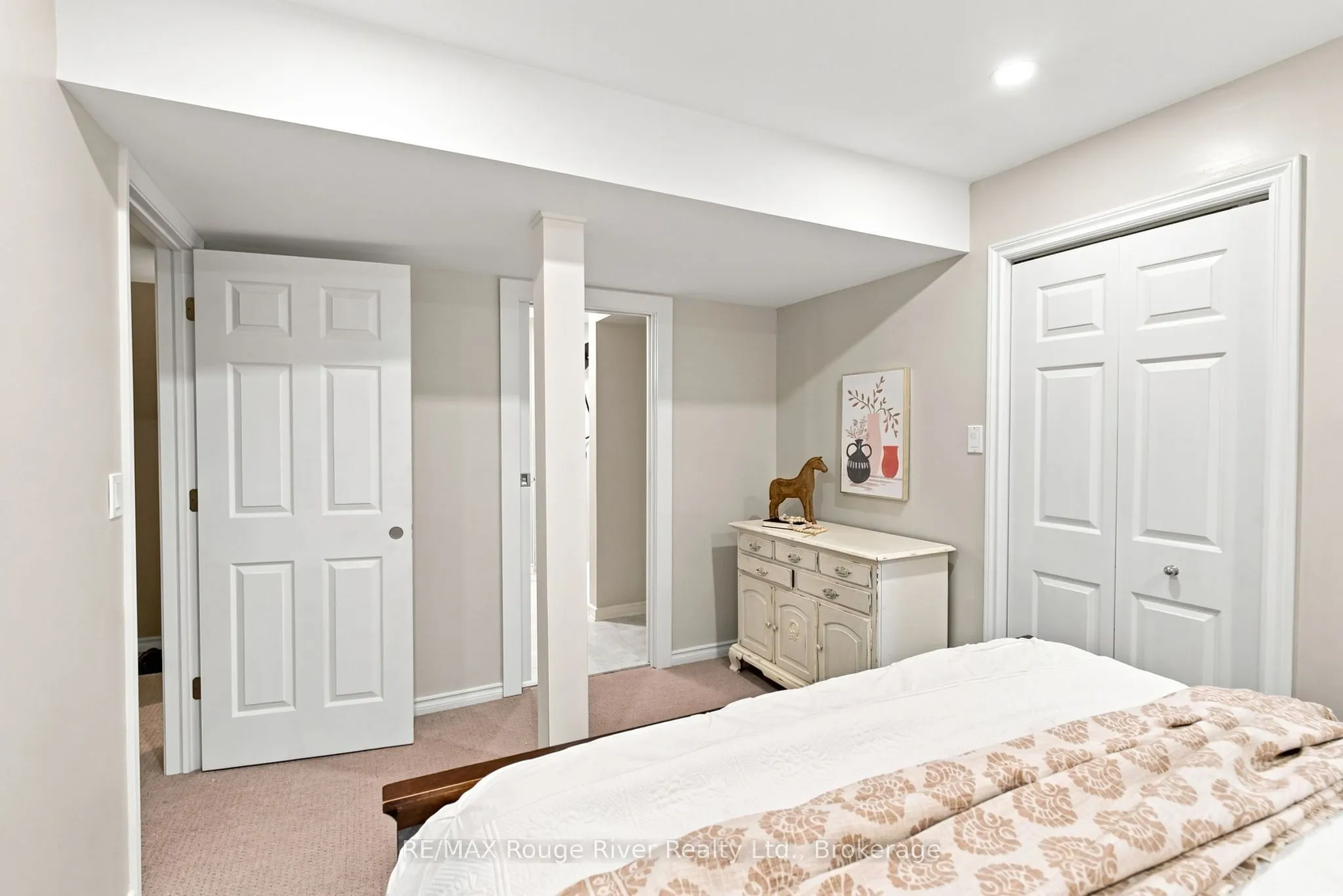 7 Lyndhurst Crescent