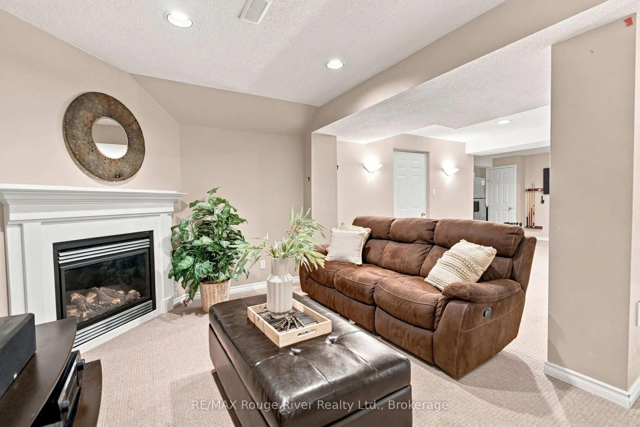 7 Lyndhurst Crescent