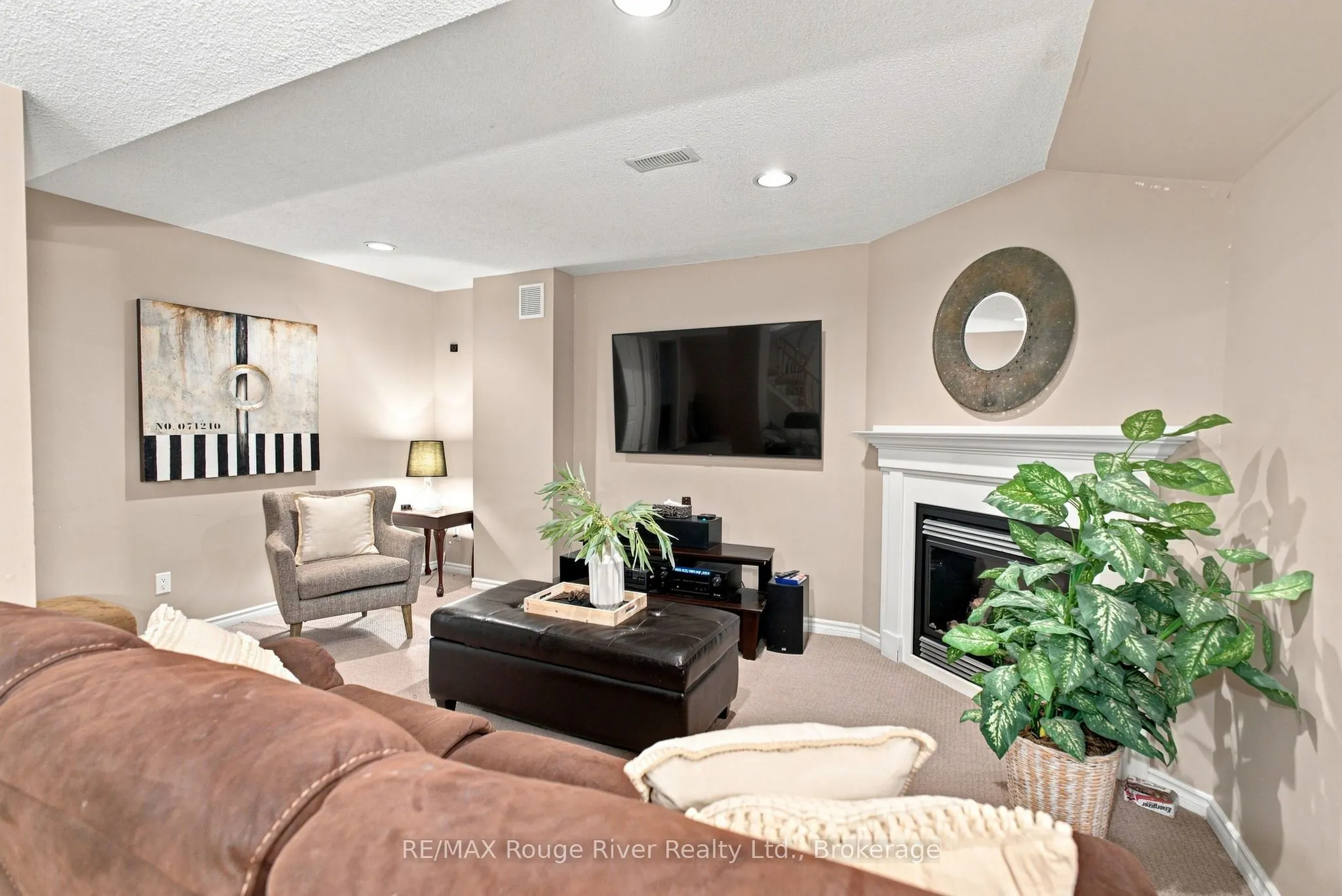 7 Lyndhurst Crescent