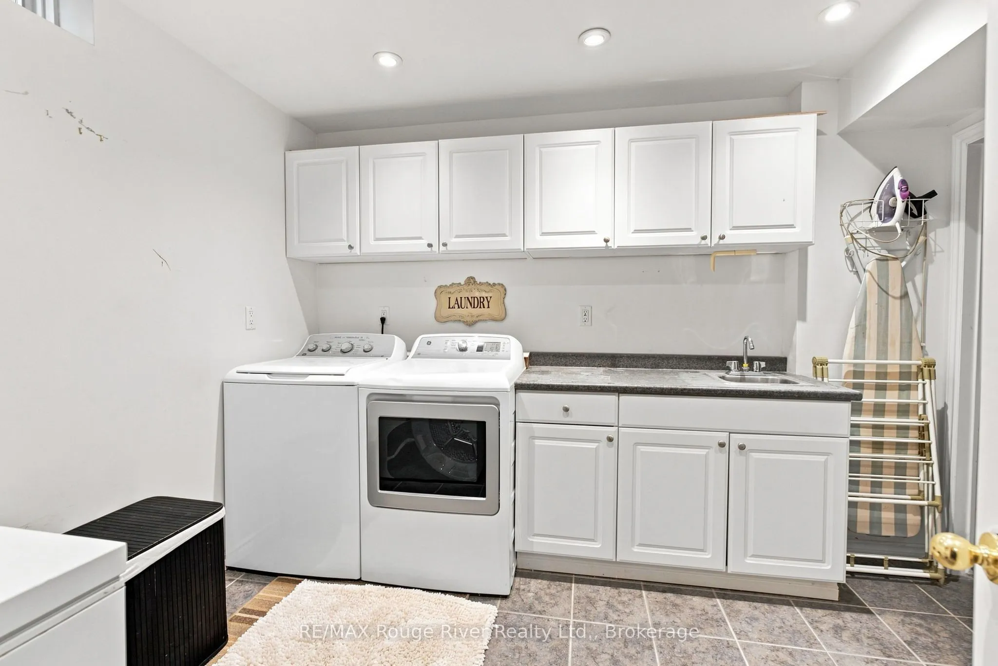 7 Lyndhurst Crescent
