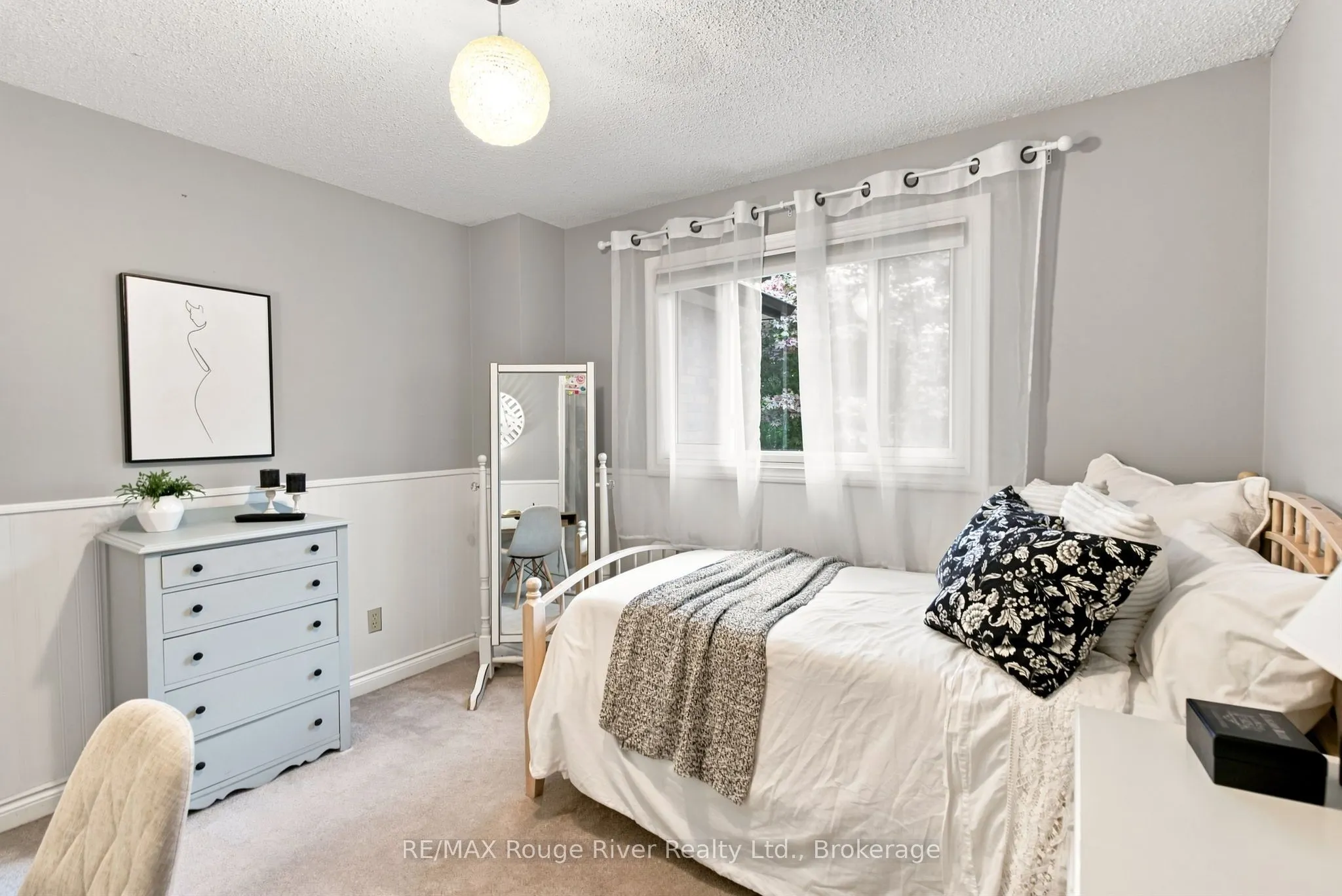 7 Lyndhurst Crescent