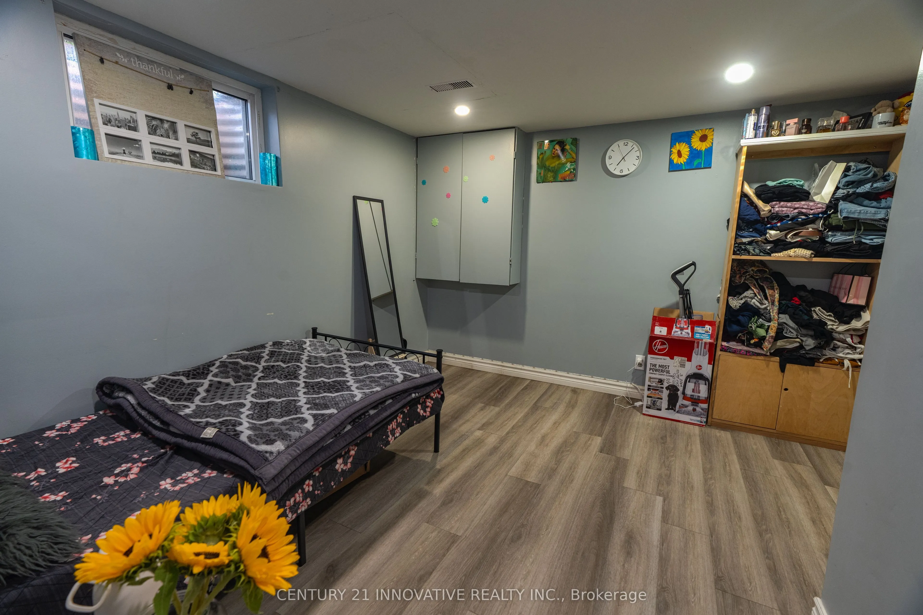 89 Thickson Road S