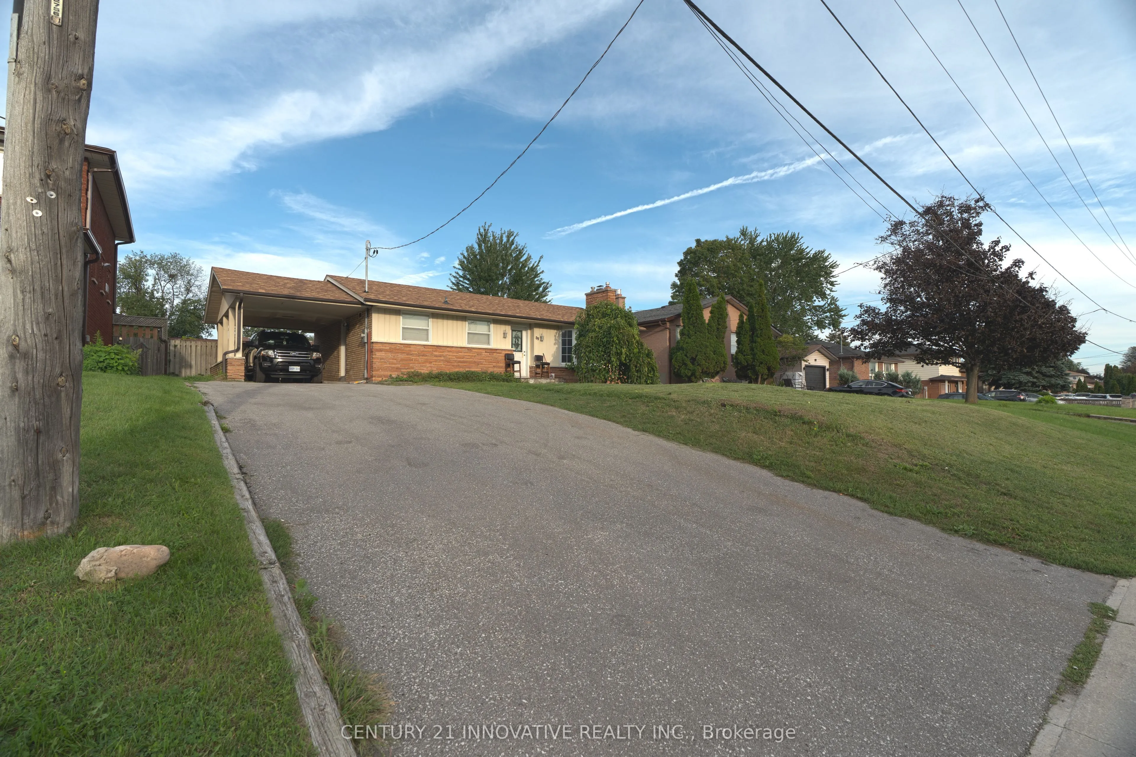89 Thickson Road S