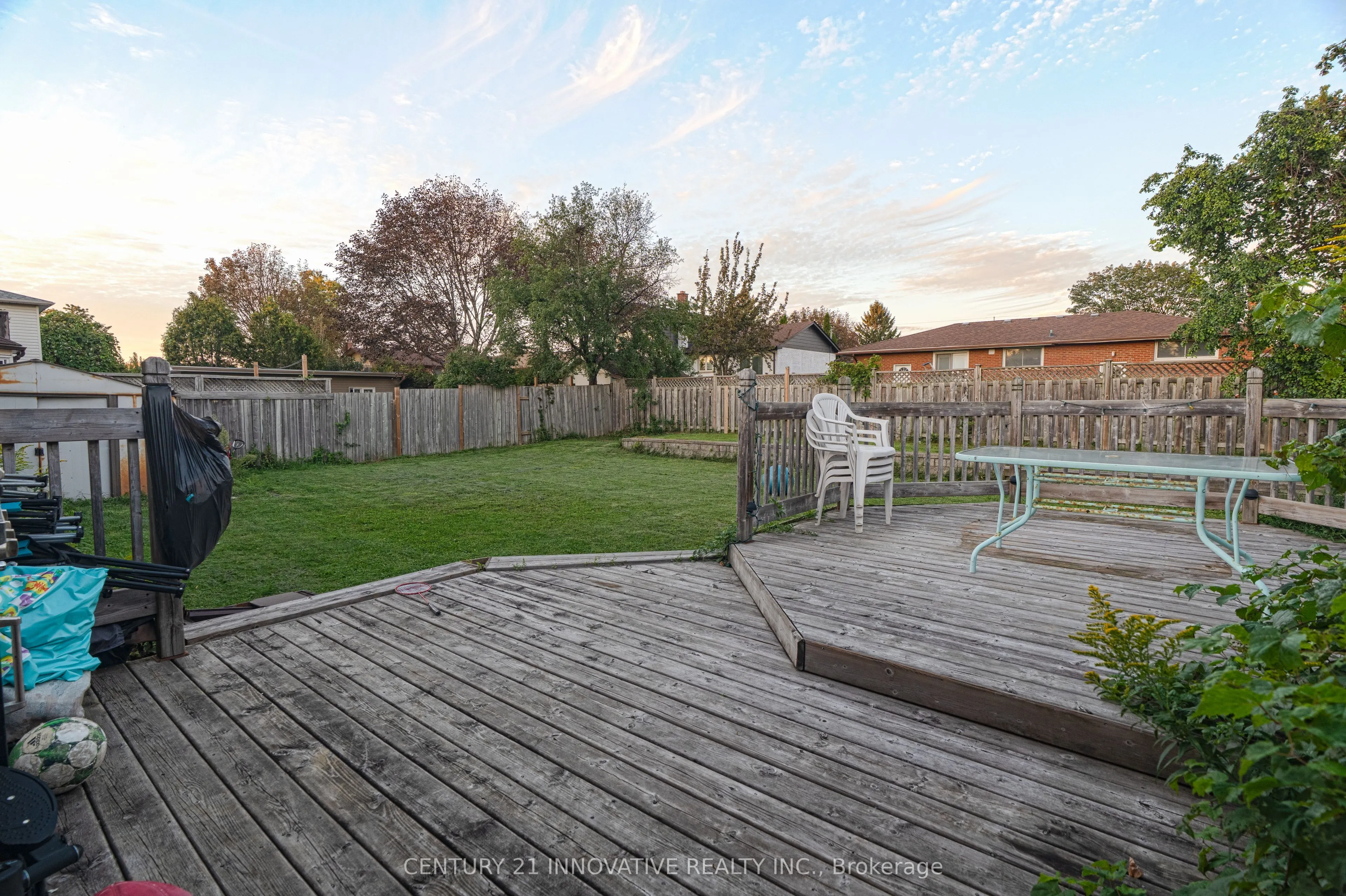 89 Thickson Road S