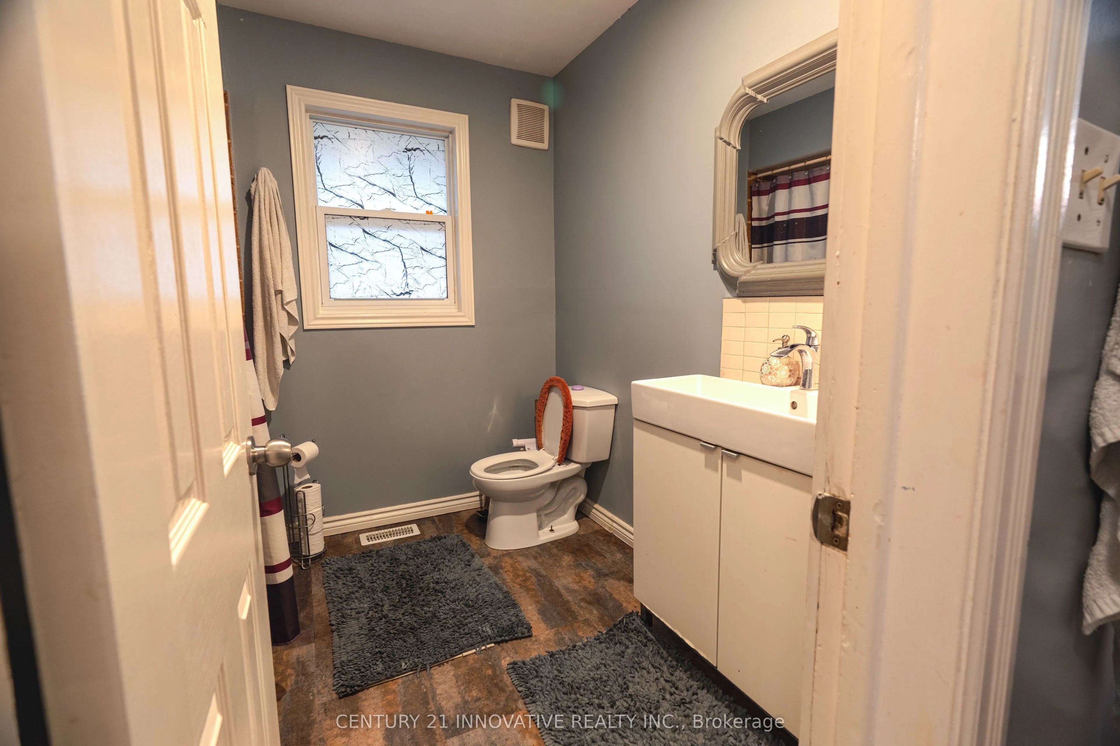 89 Thickson Road S