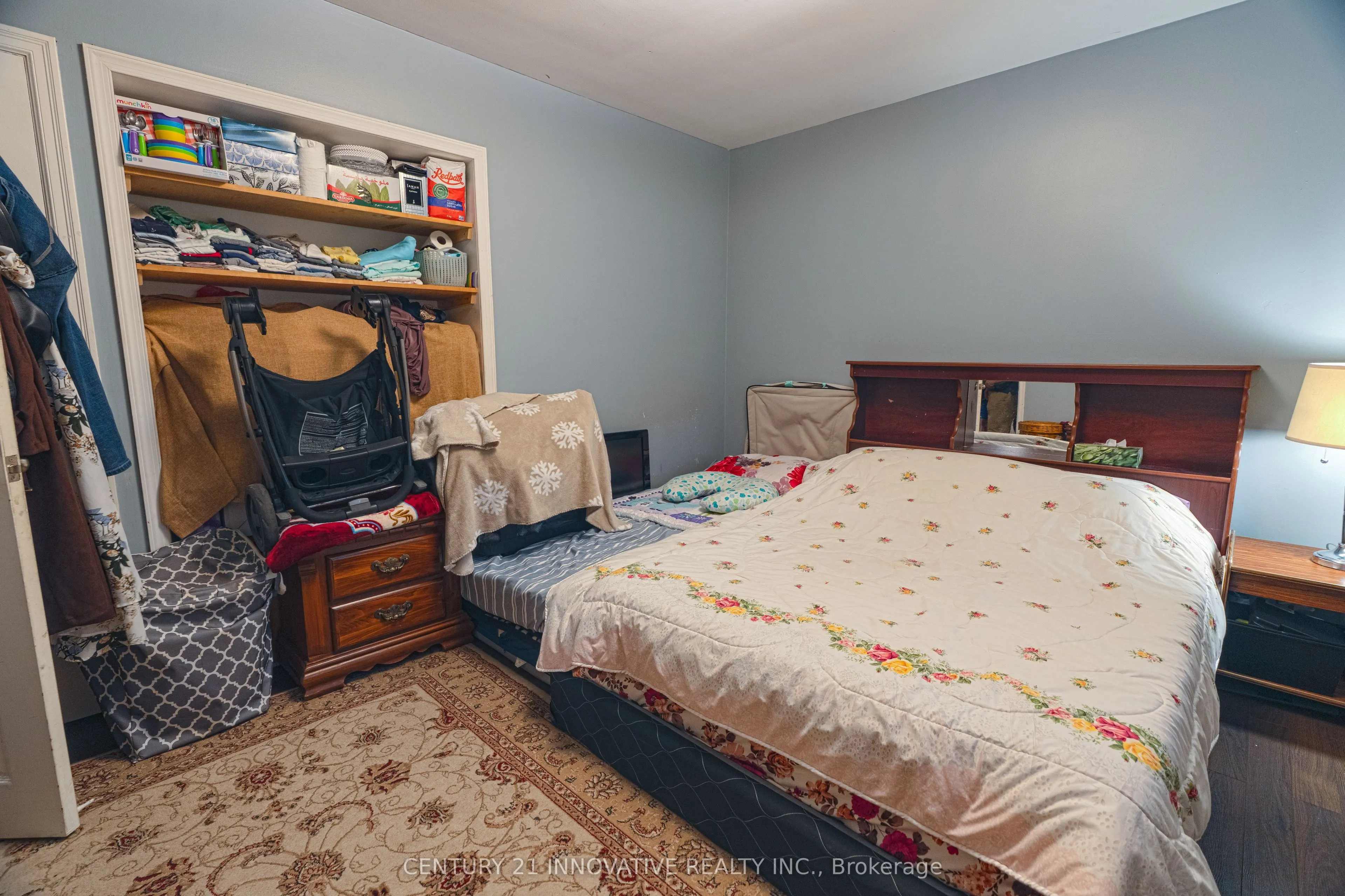 89 Thickson Road S