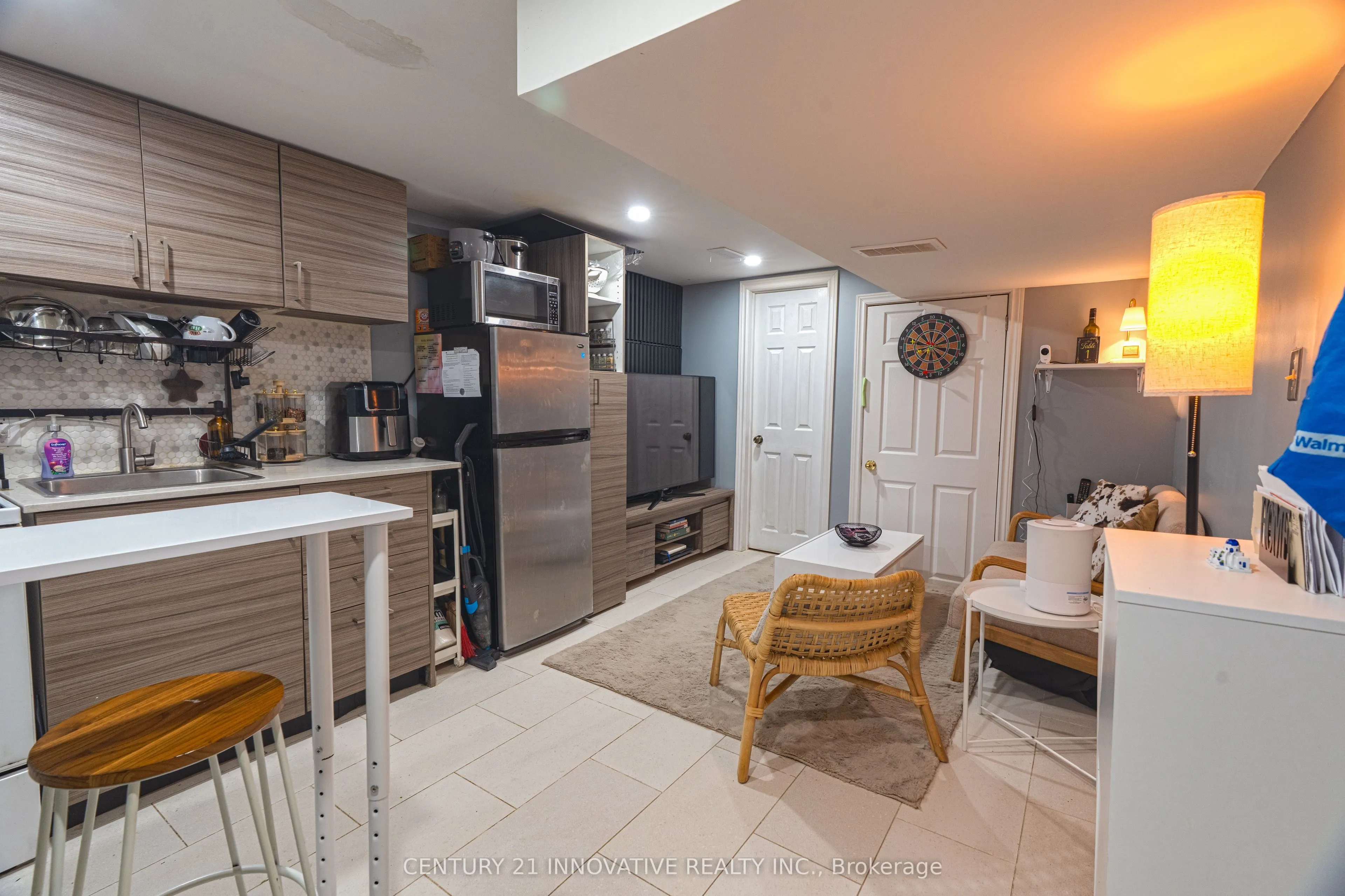 89 Thickson Road S
