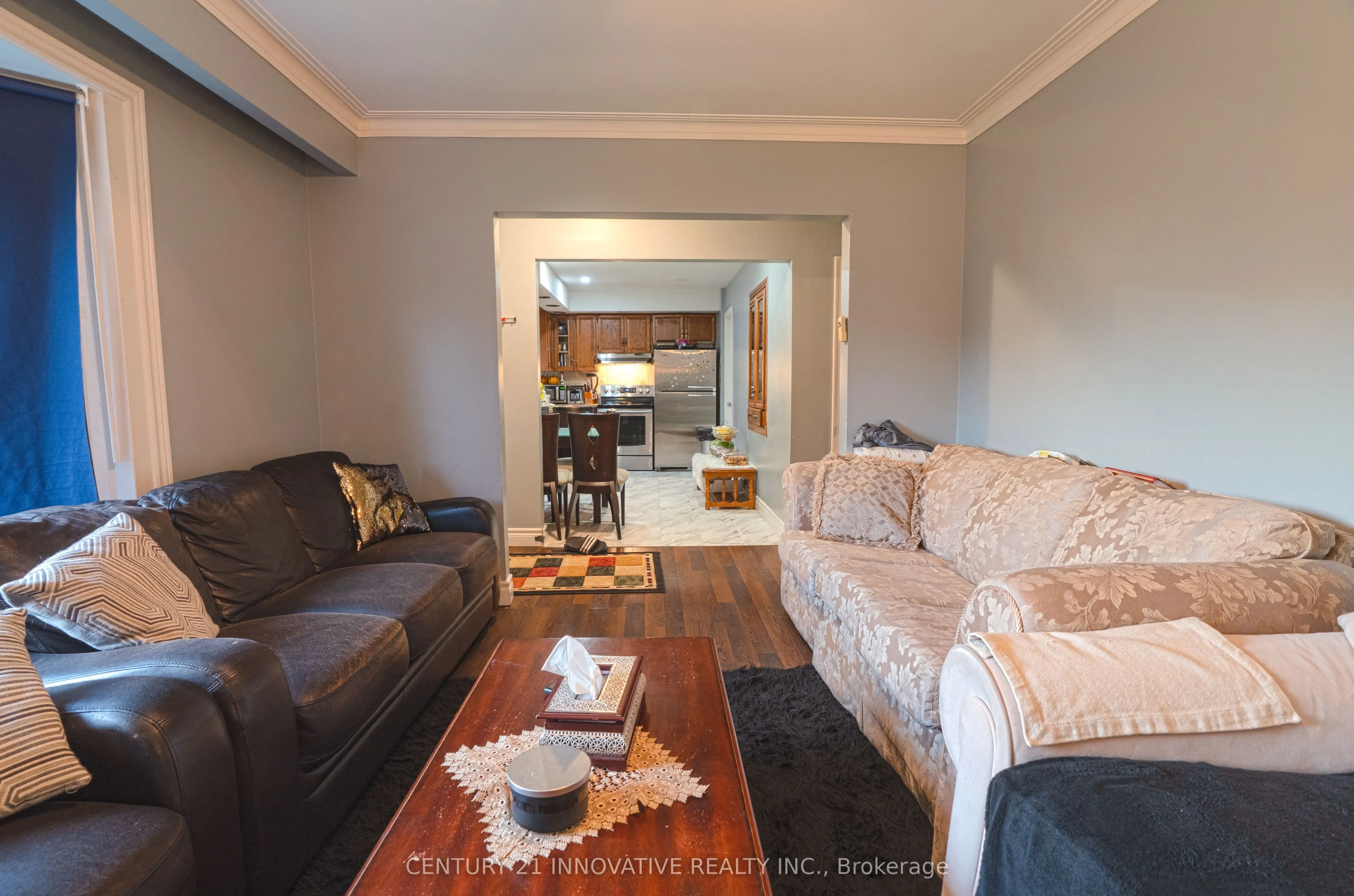 89 Thickson Road S