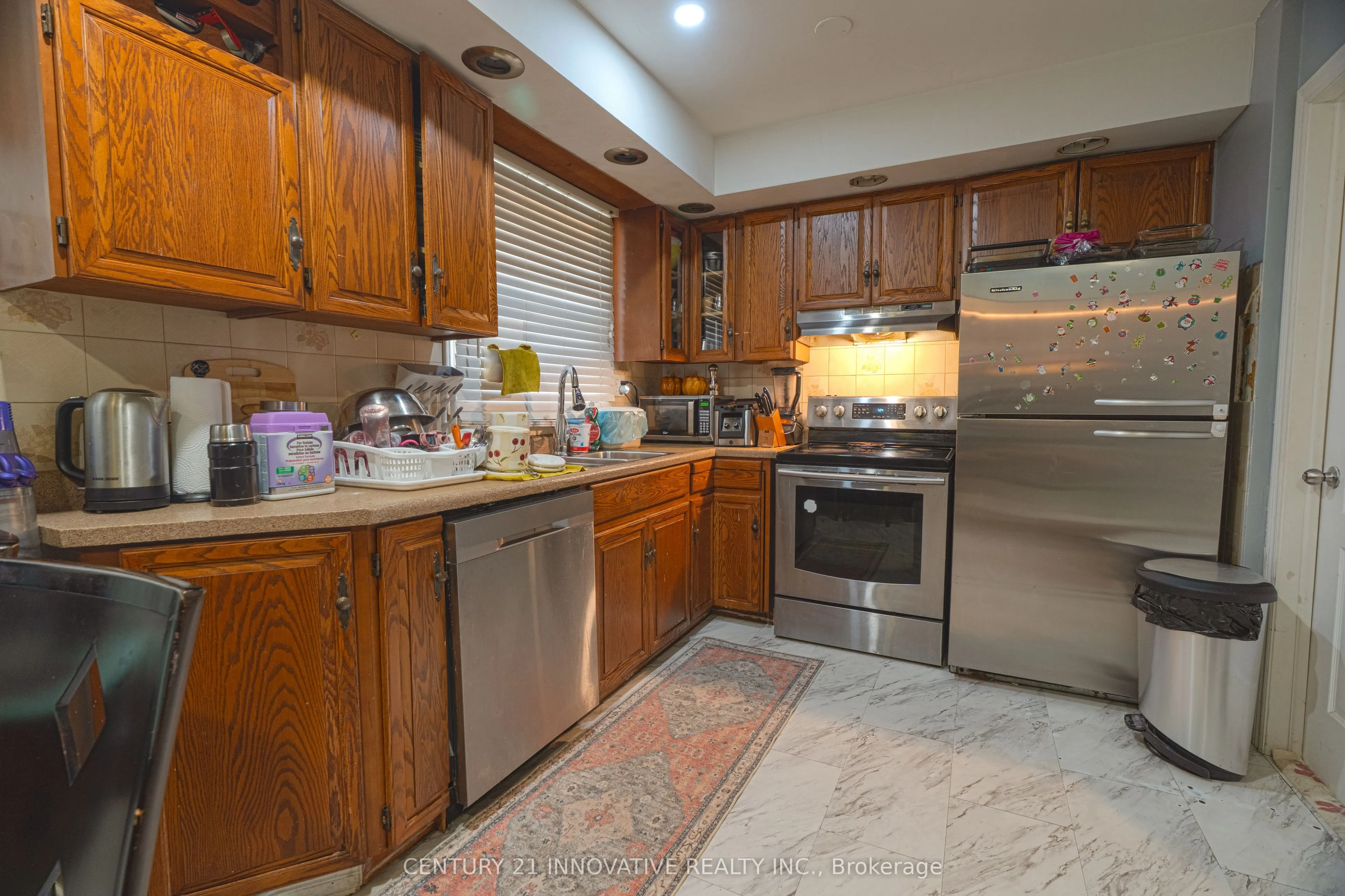 89 Thickson Road S