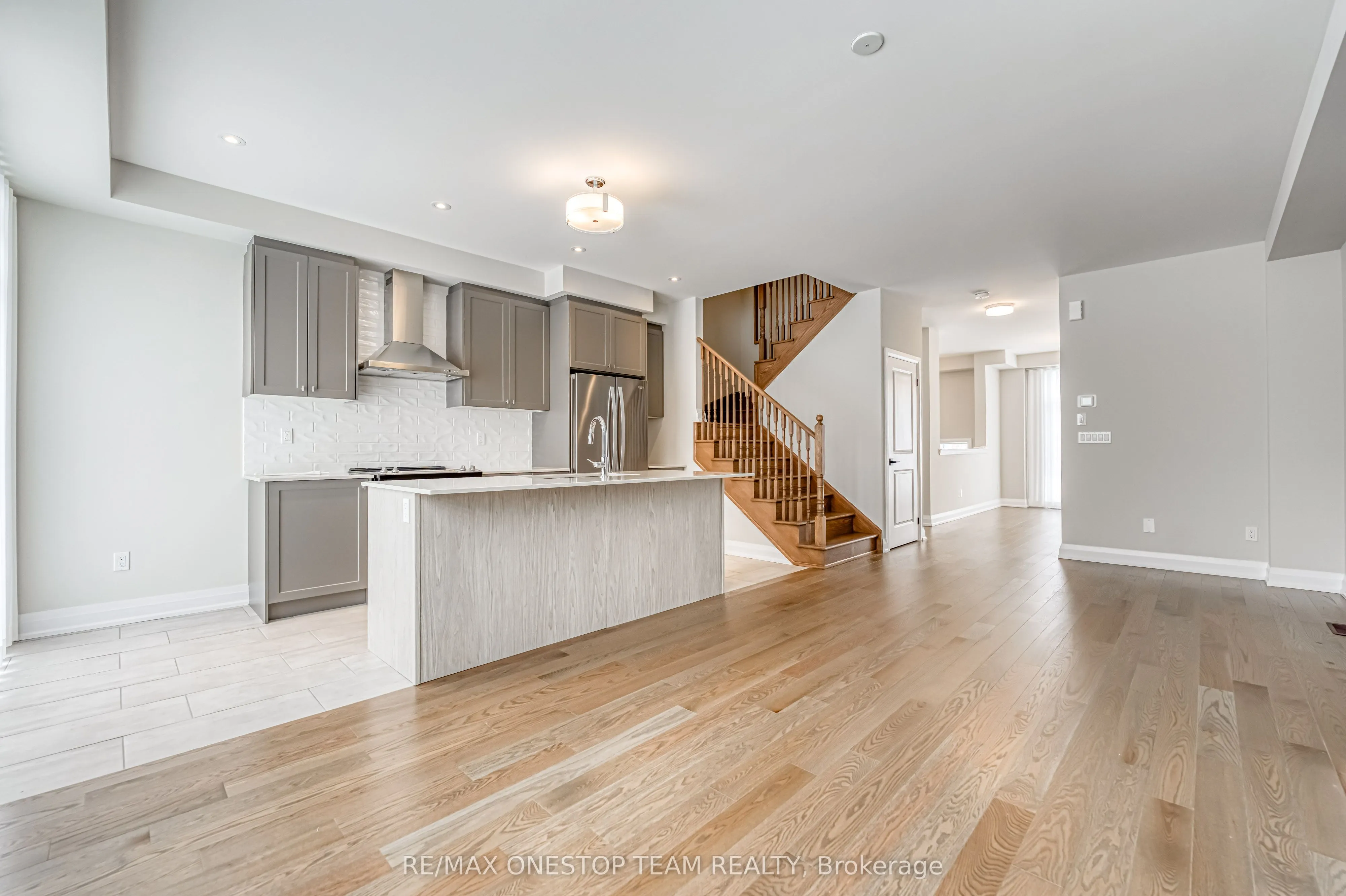 2833 Albatross Way