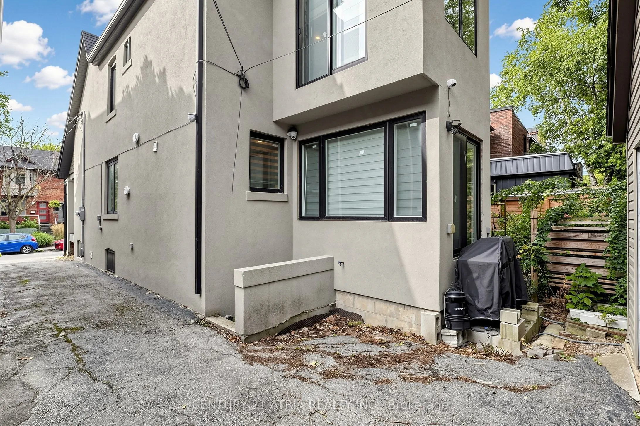 5 Bertmount Avenue