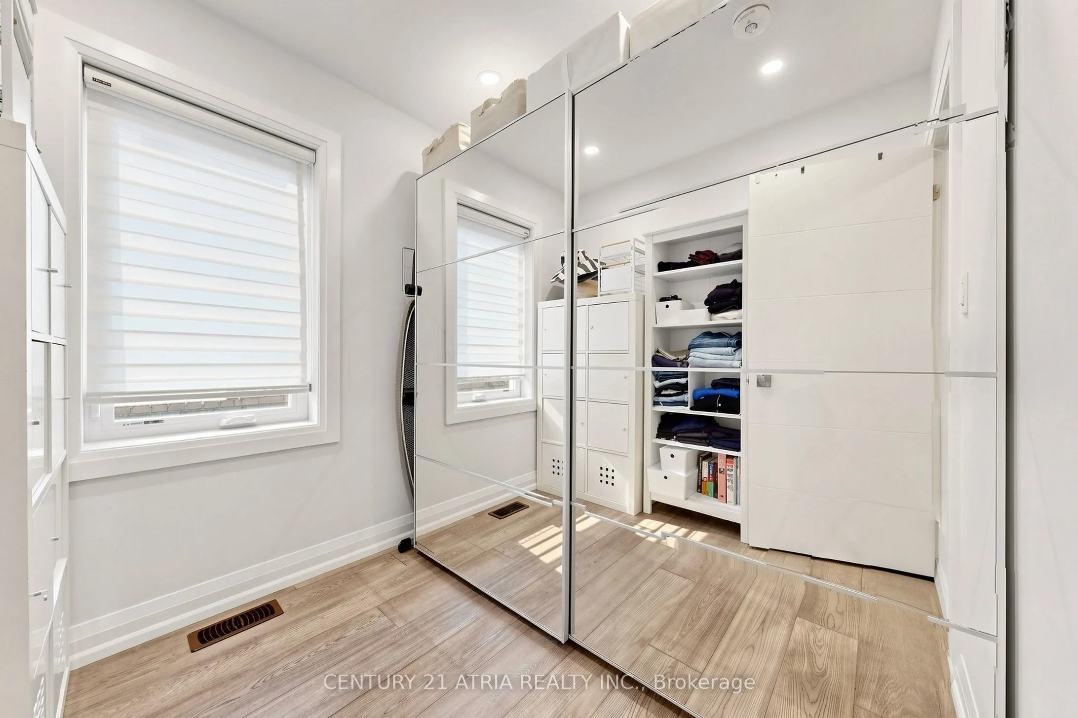 5 Bertmount Avenue