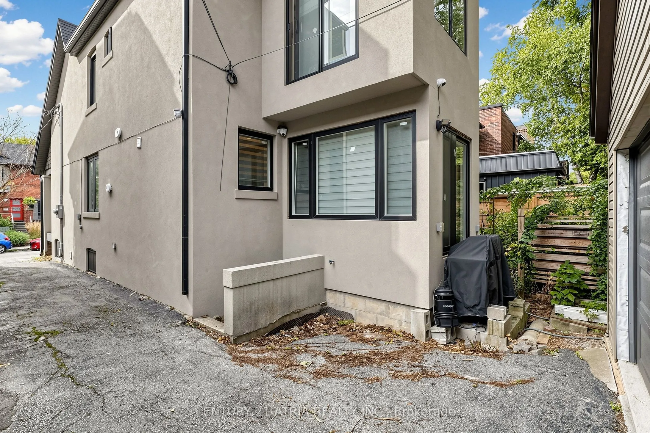 5 Bertmount Avenue