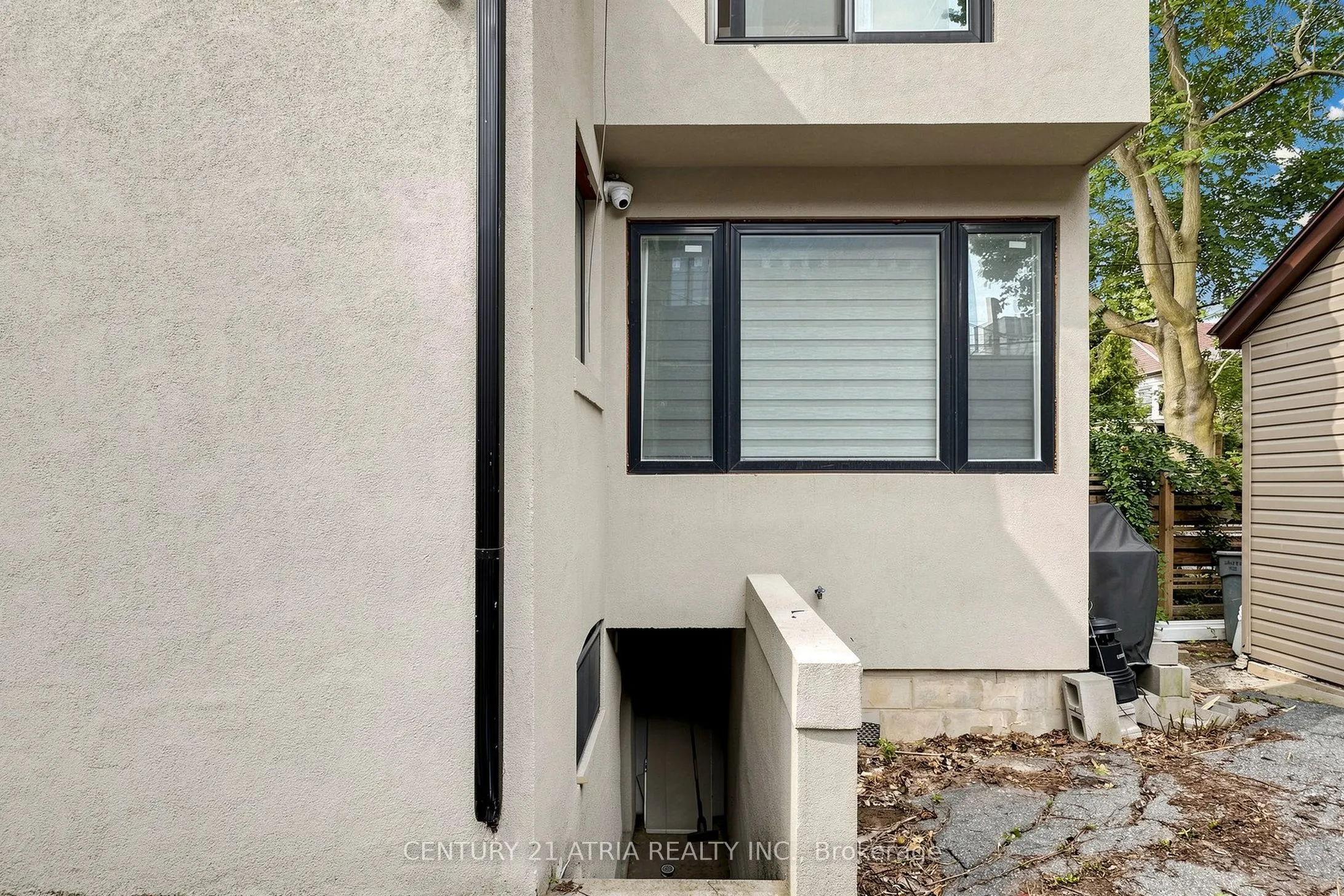 5 Bertmount Avenue