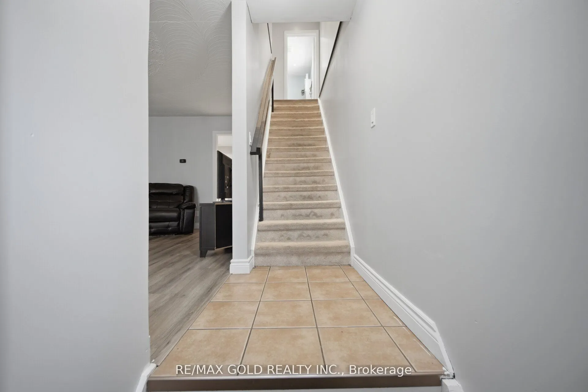 784 Douglas Street