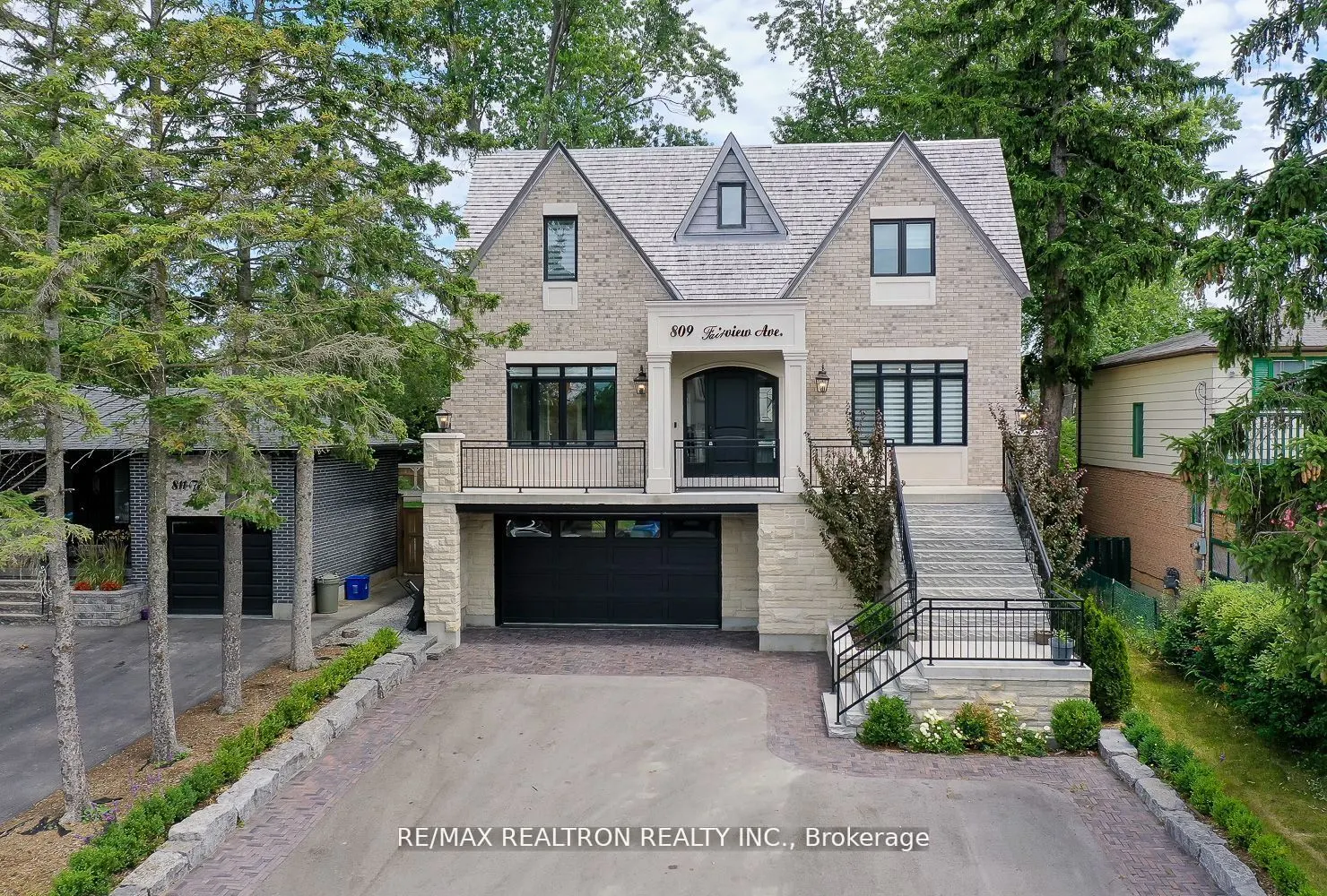 809 Fairview Avenue