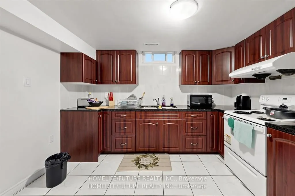 86 Halfmoon Square