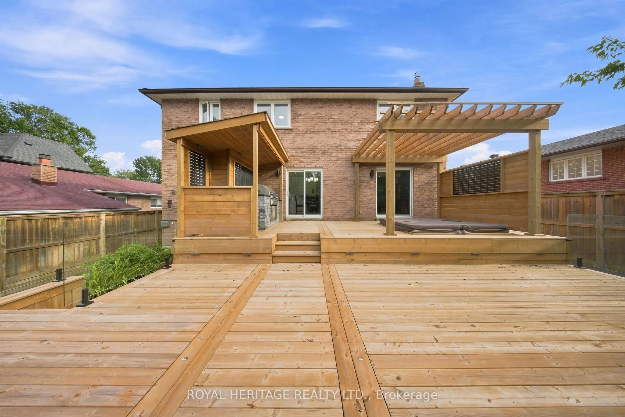 816 Sheppard Avenue