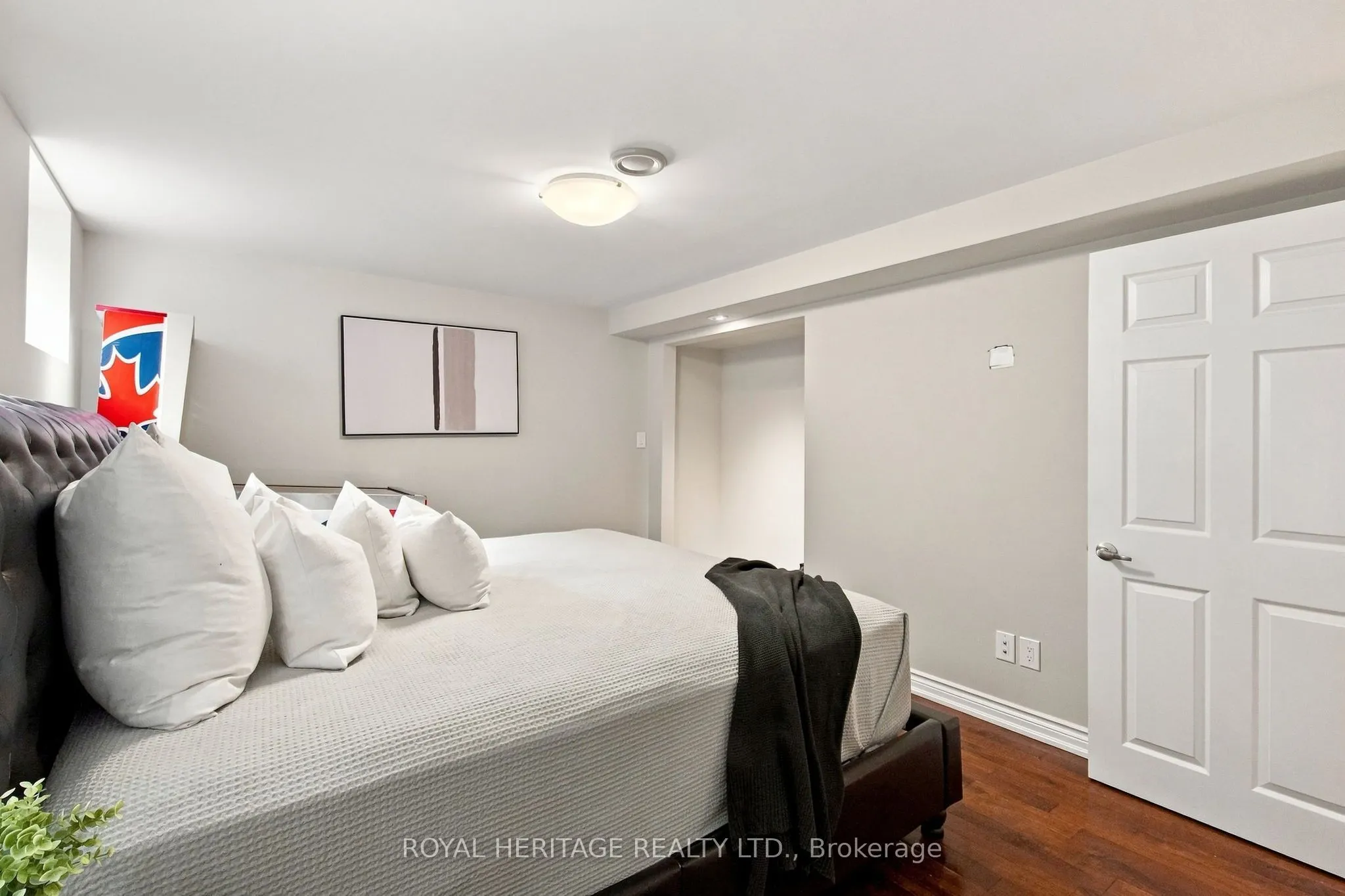 816 Sheppard Avenue