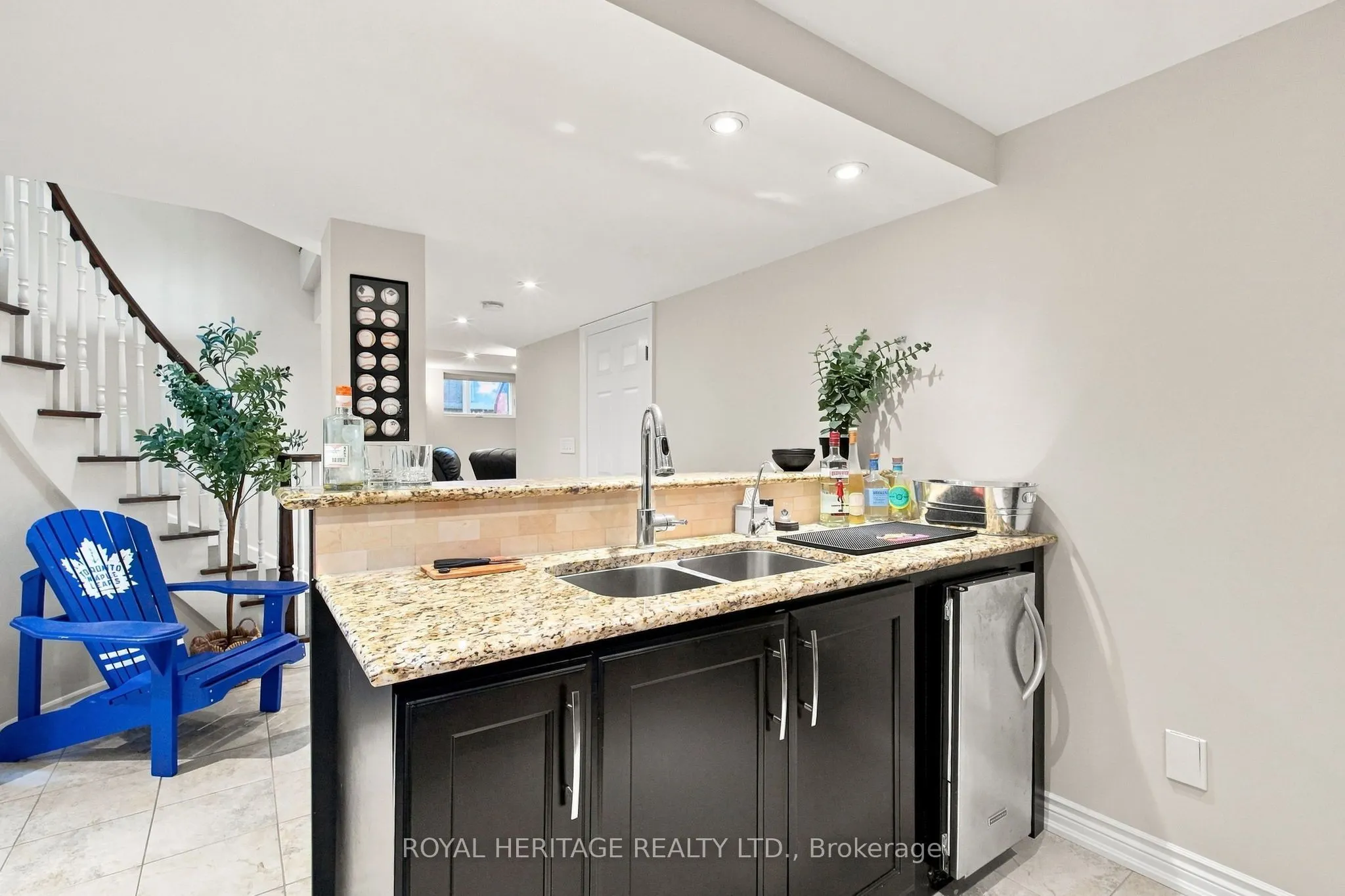 816 Sheppard Avenue