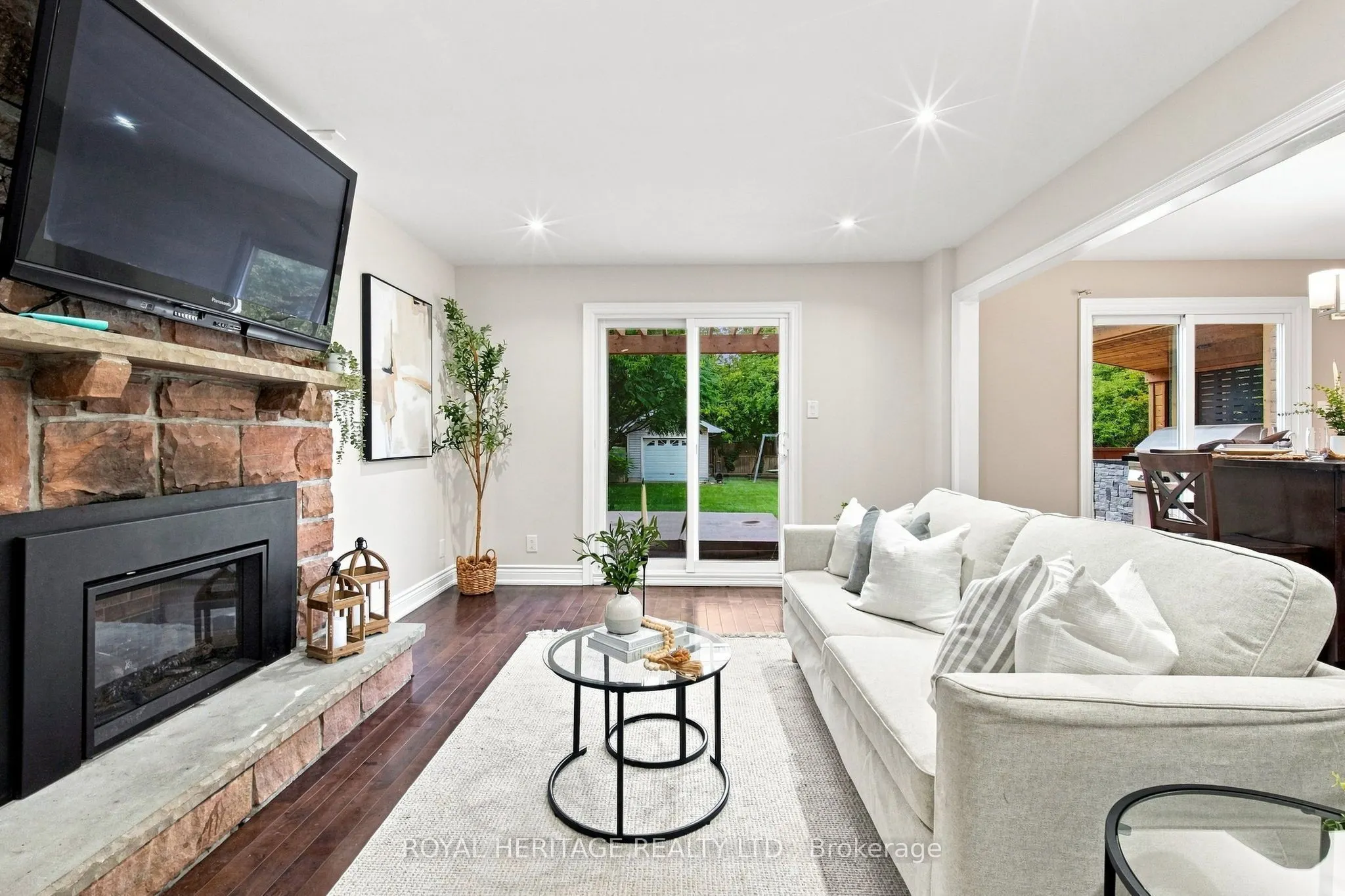 816 Sheppard Avenue