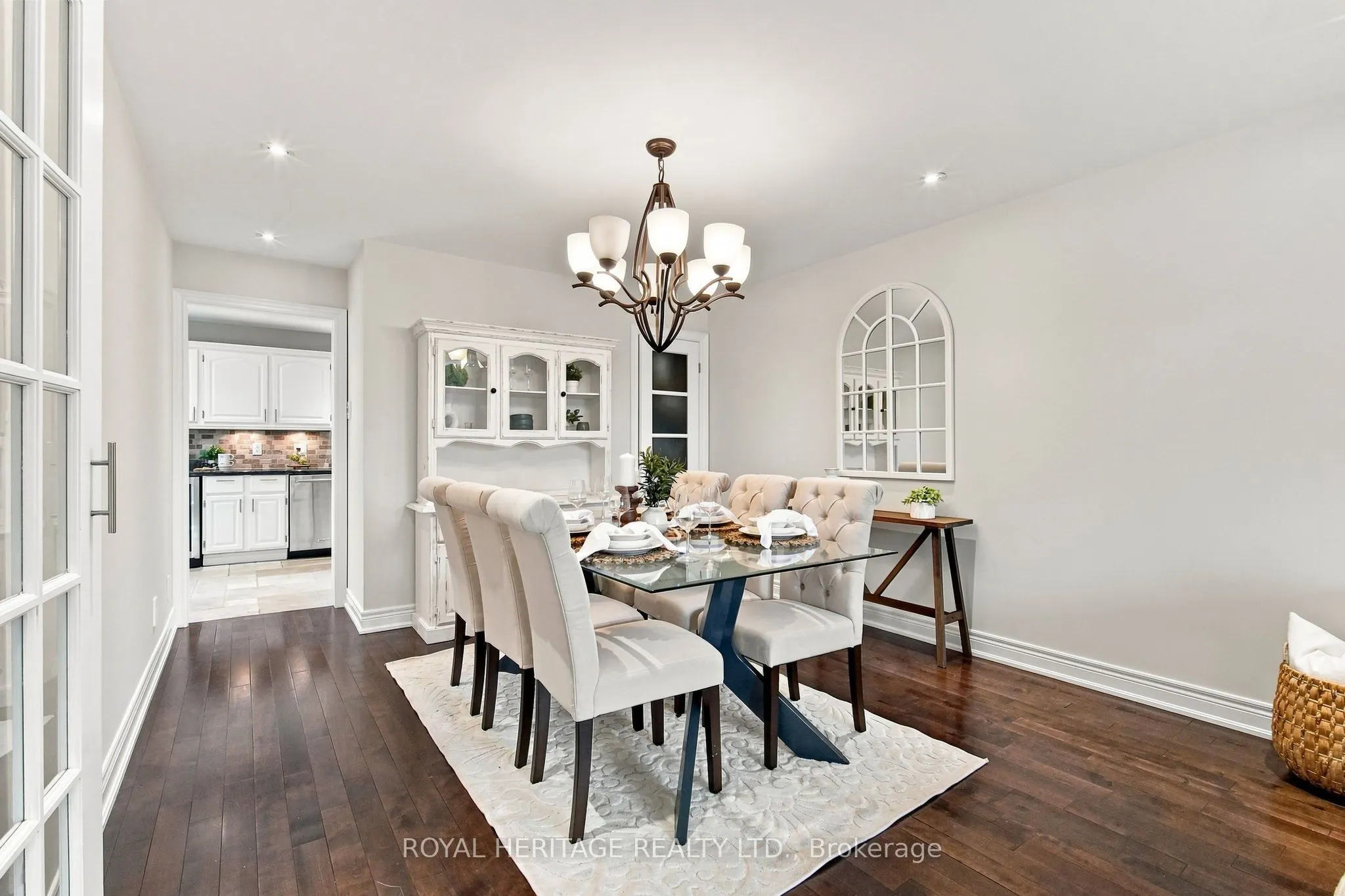 816 Sheppard Avenue