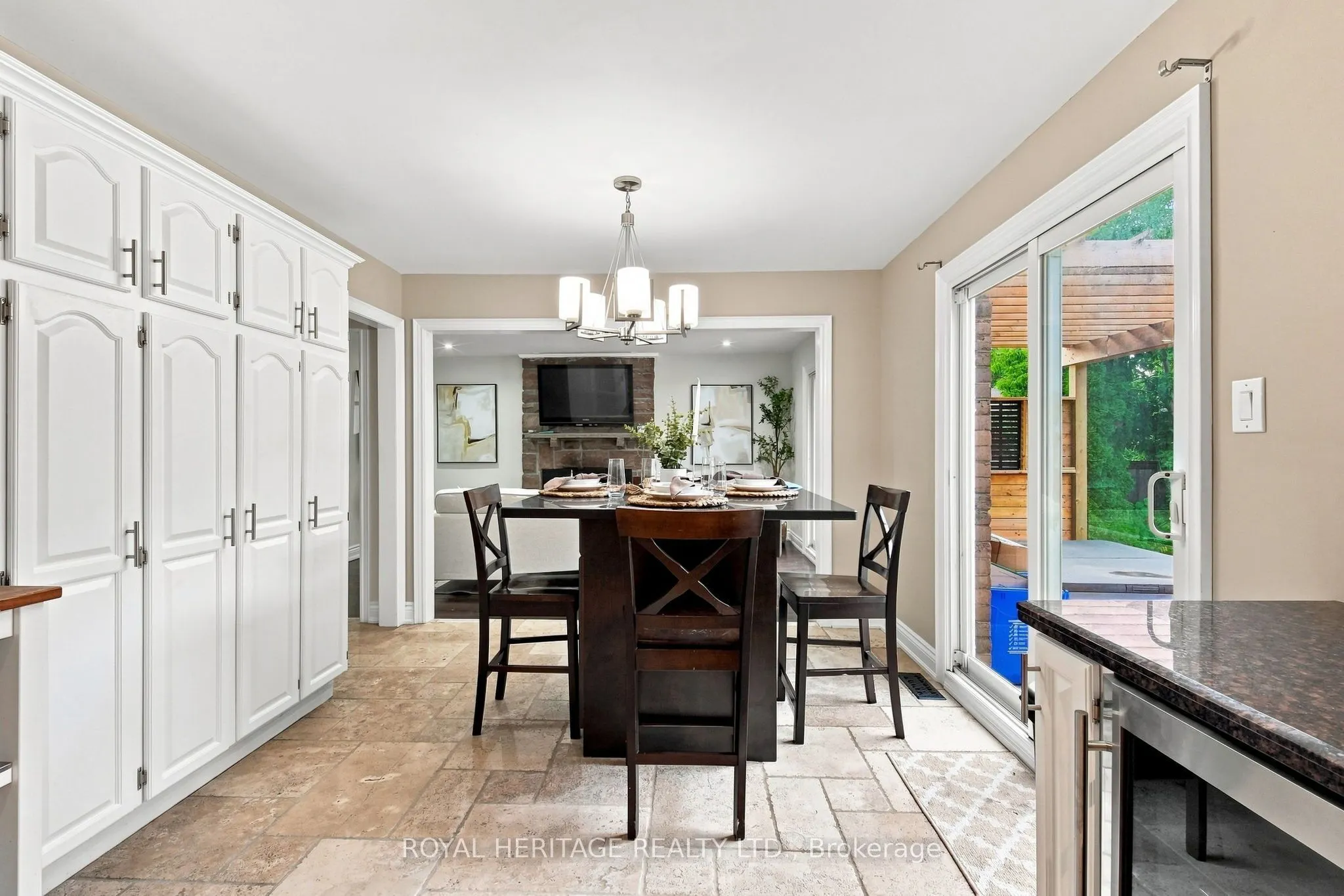 816 Sheppard Avenue