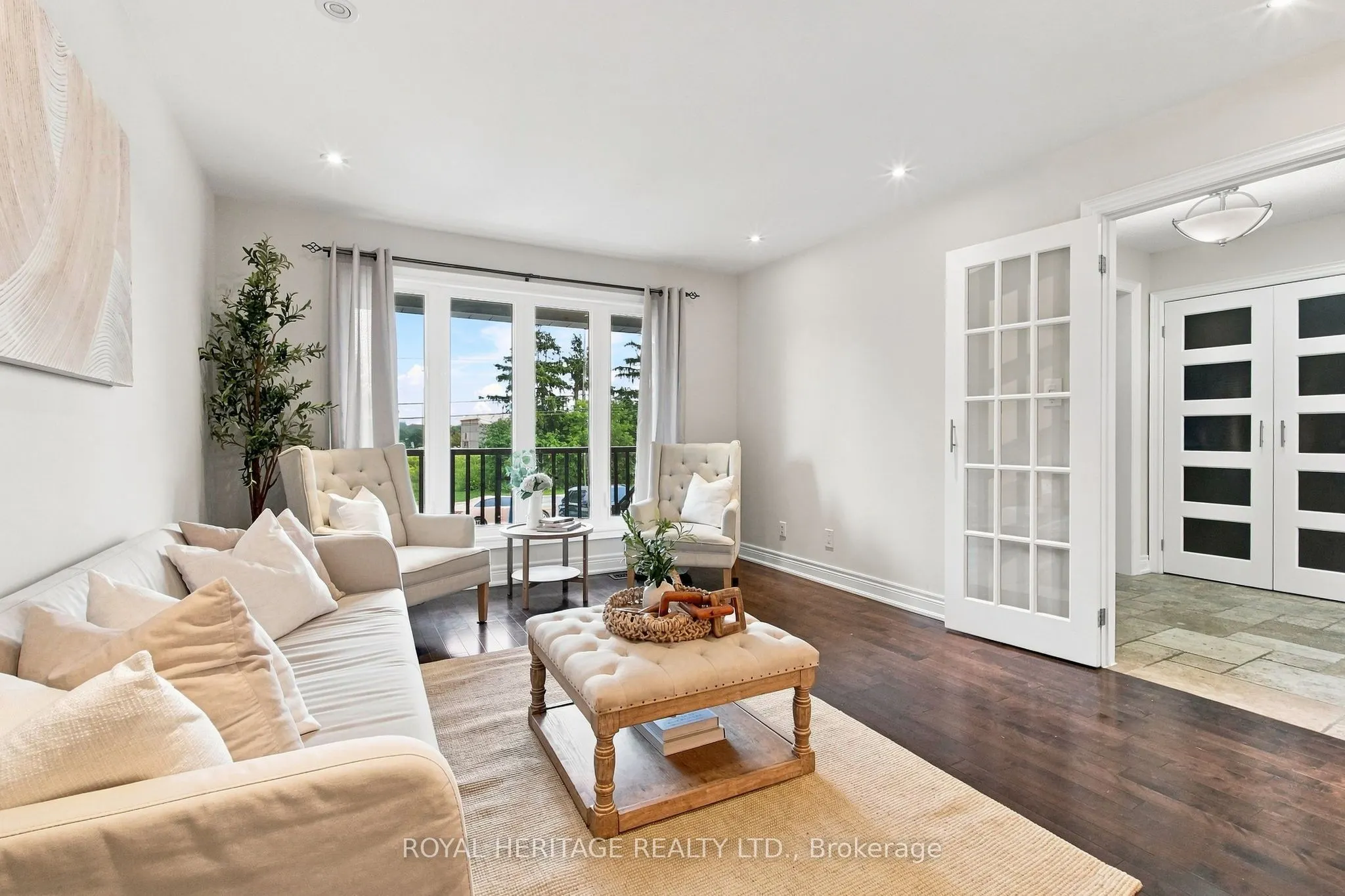 816 Sheppard Avenue