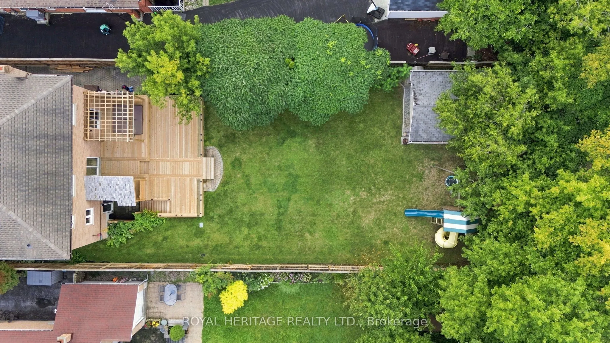 816 Sheppard Avenue