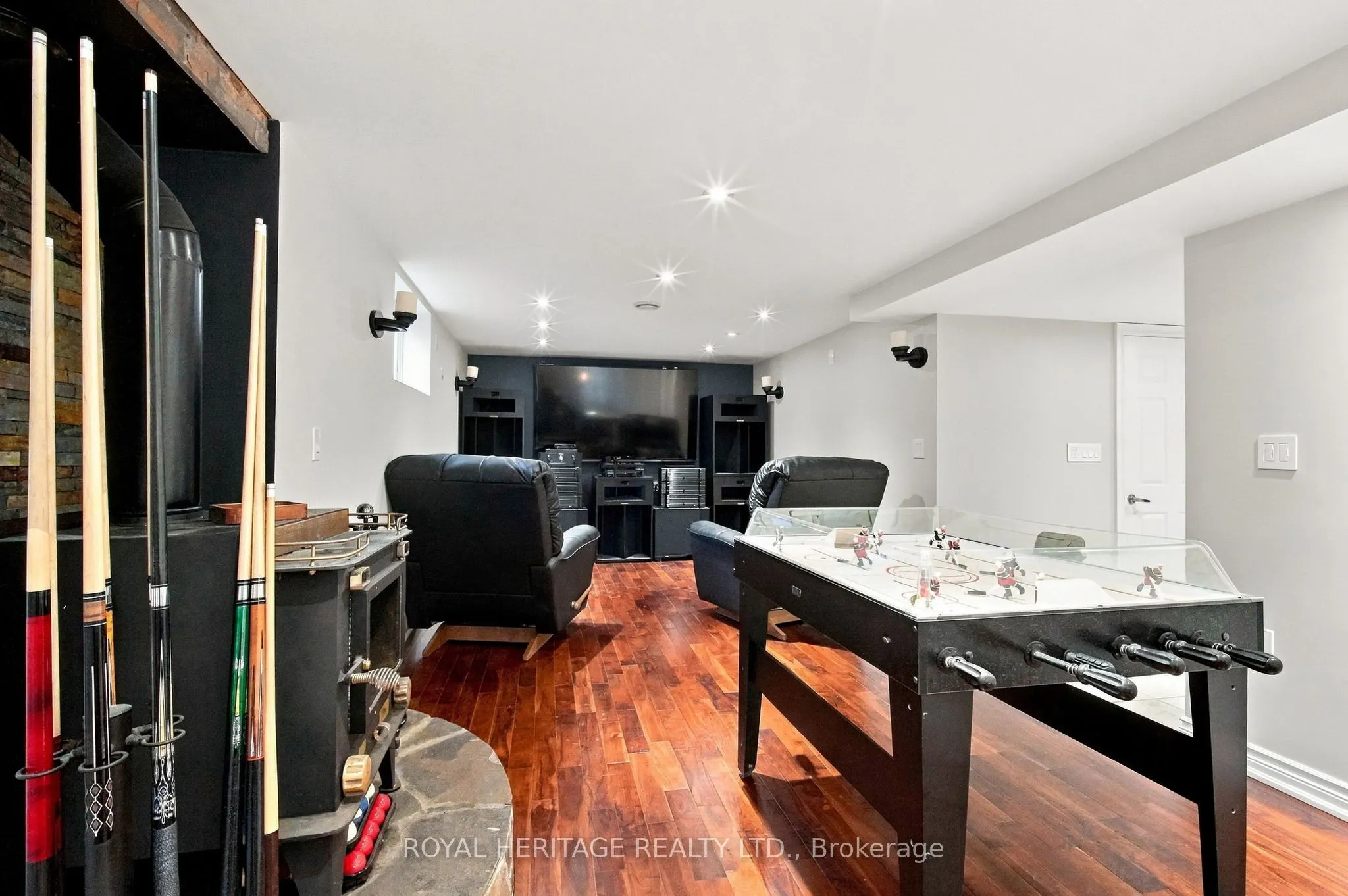 816 Sheppard Avenue