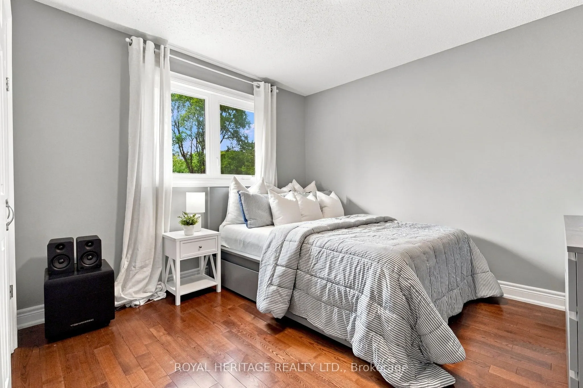 816 Sheppard Avenue