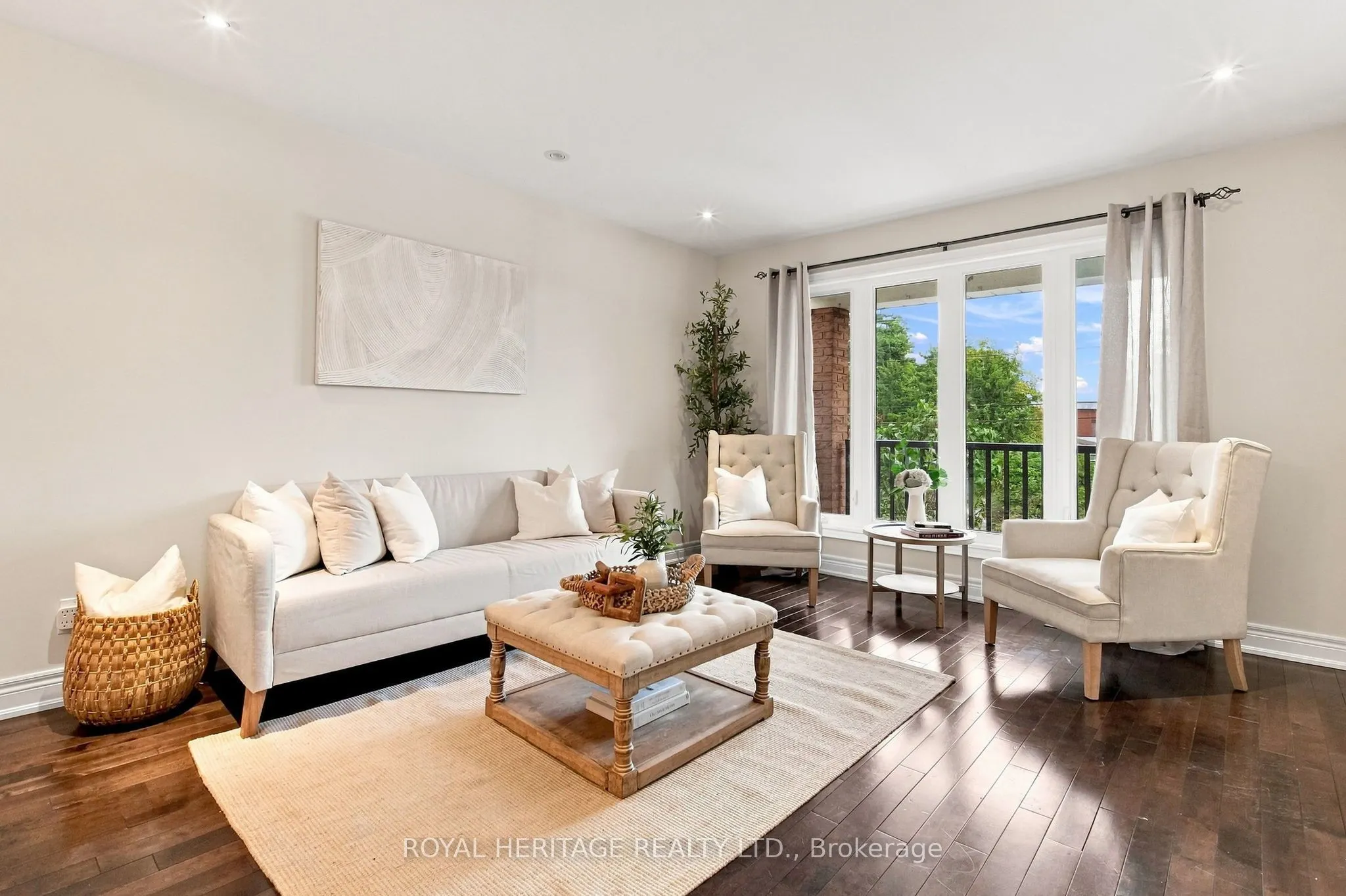 816 Sheppard Avenue