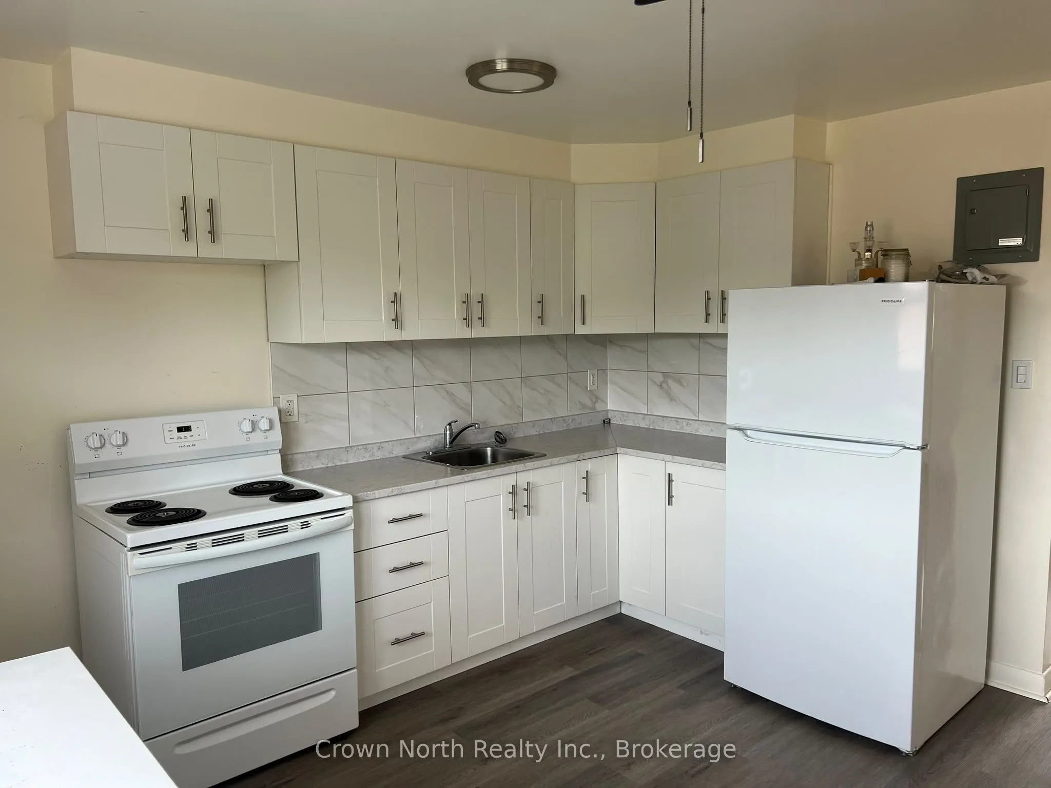 239 Montrave Avenue #4