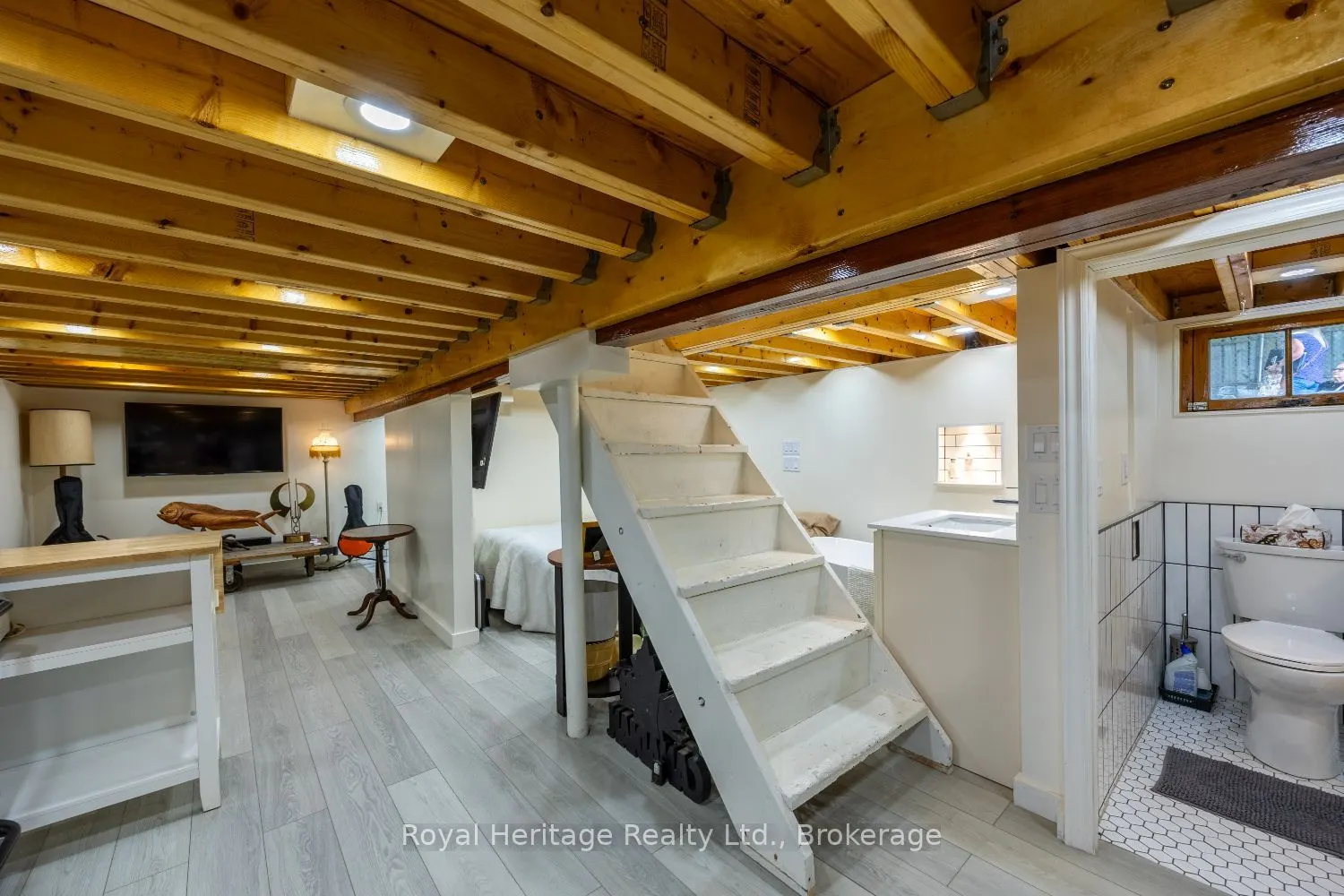 207 Valencia Road