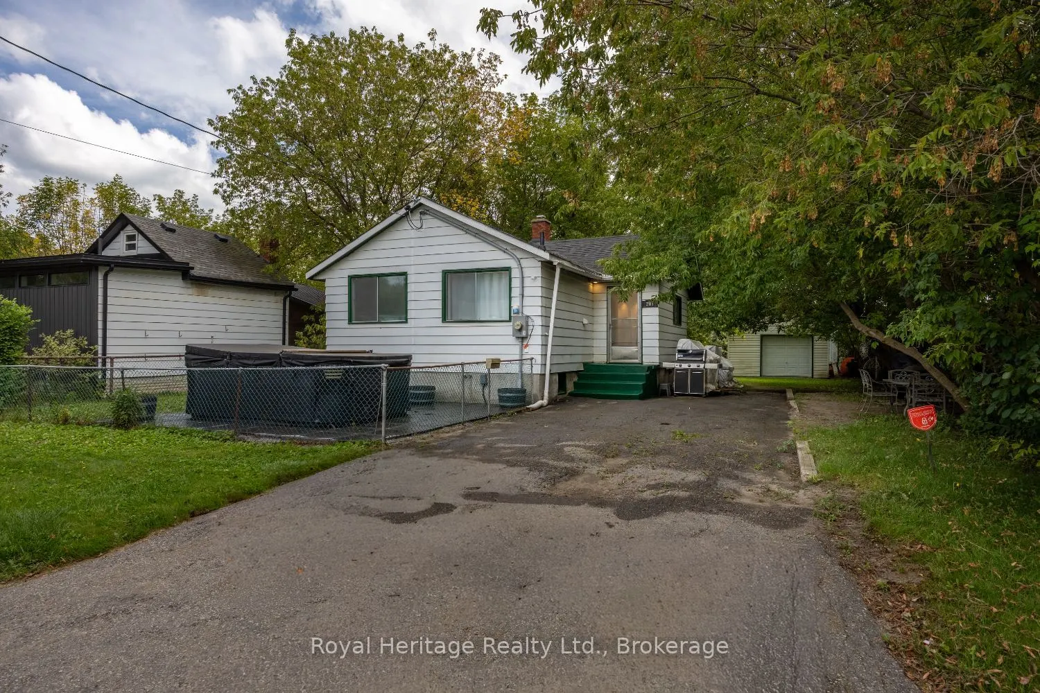 207 Valencia Road