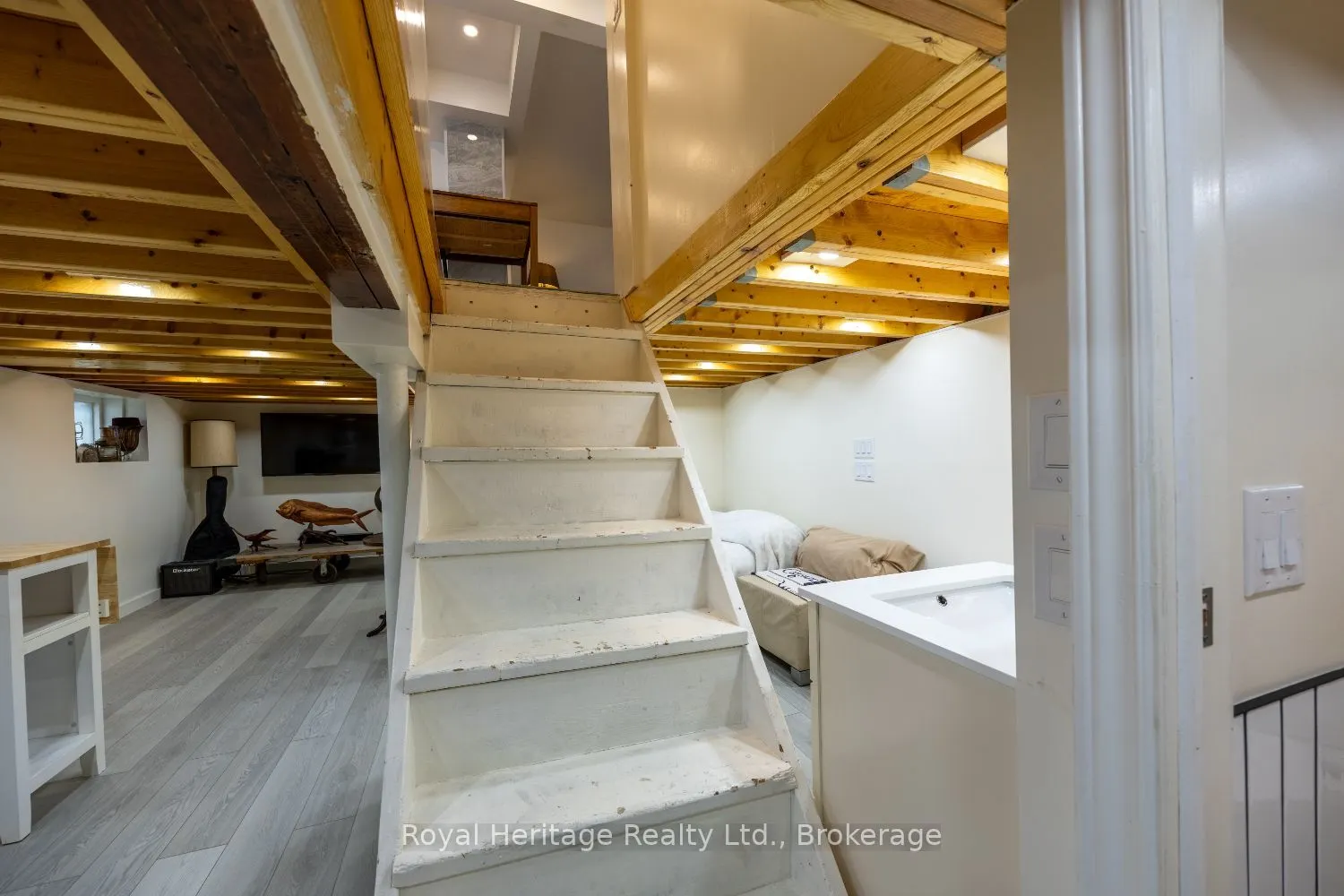 207 Valencia Road