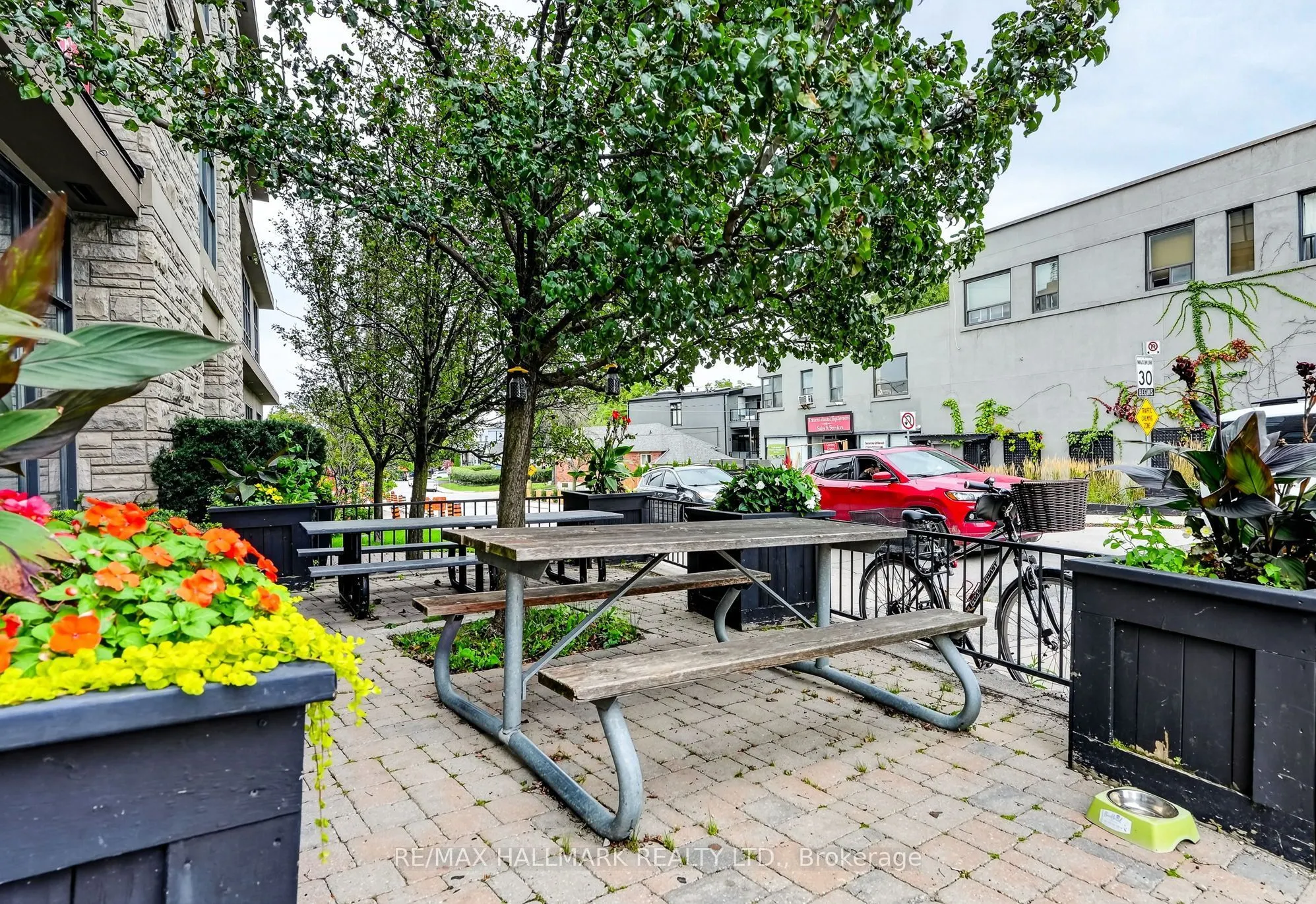 158 Fallingbrook Road