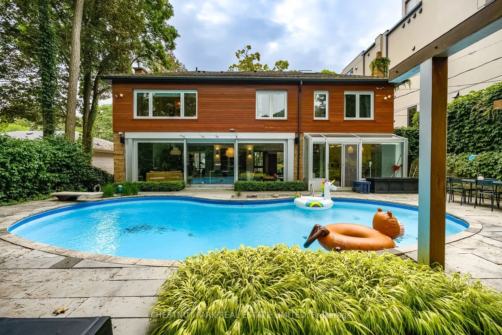 16 Fallingbrook Wood