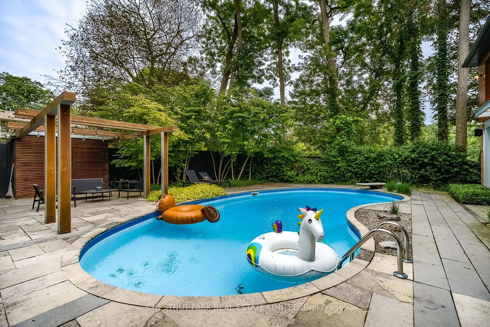 16 Fallingbrook Wood