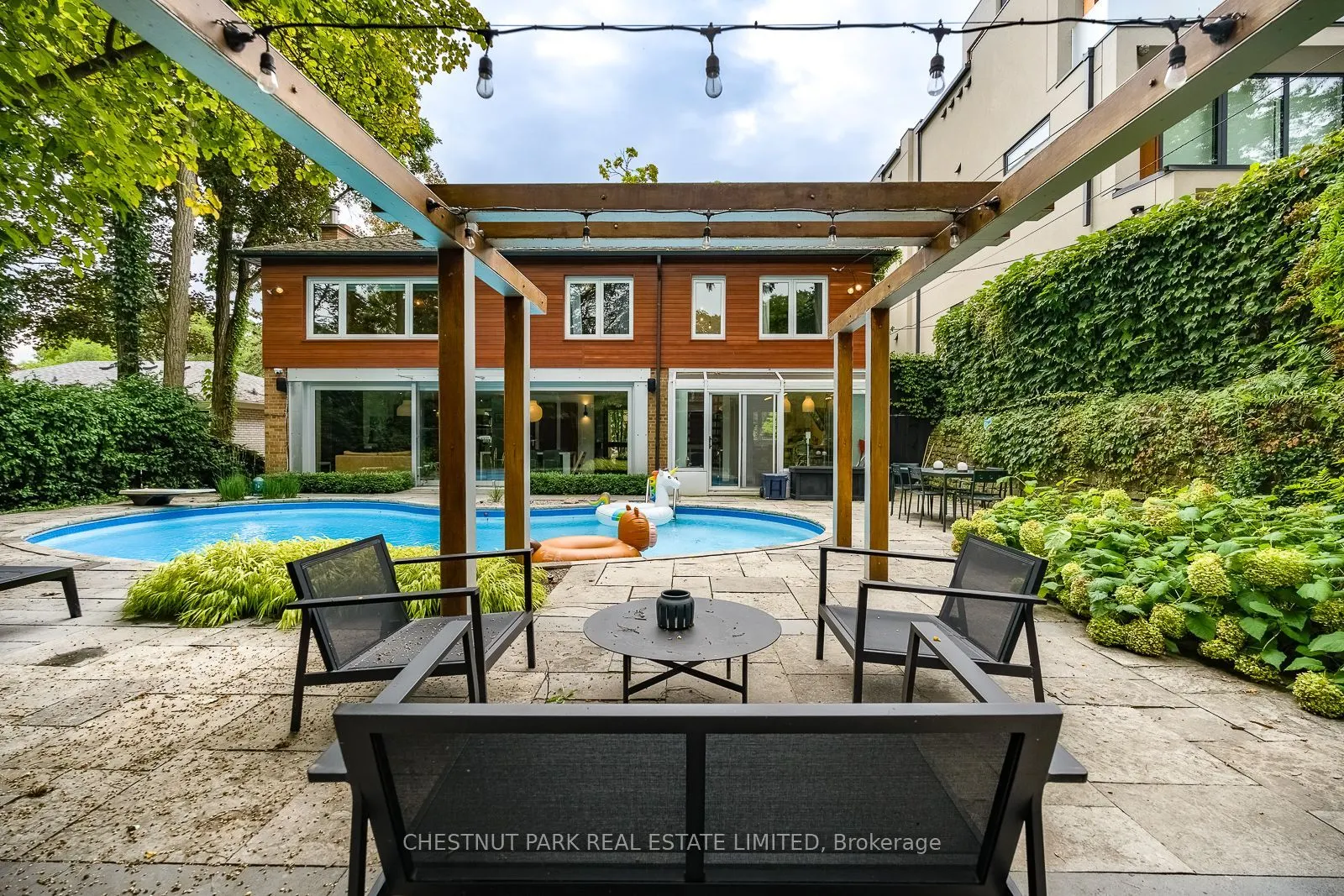 16 Fallingbrook Wood