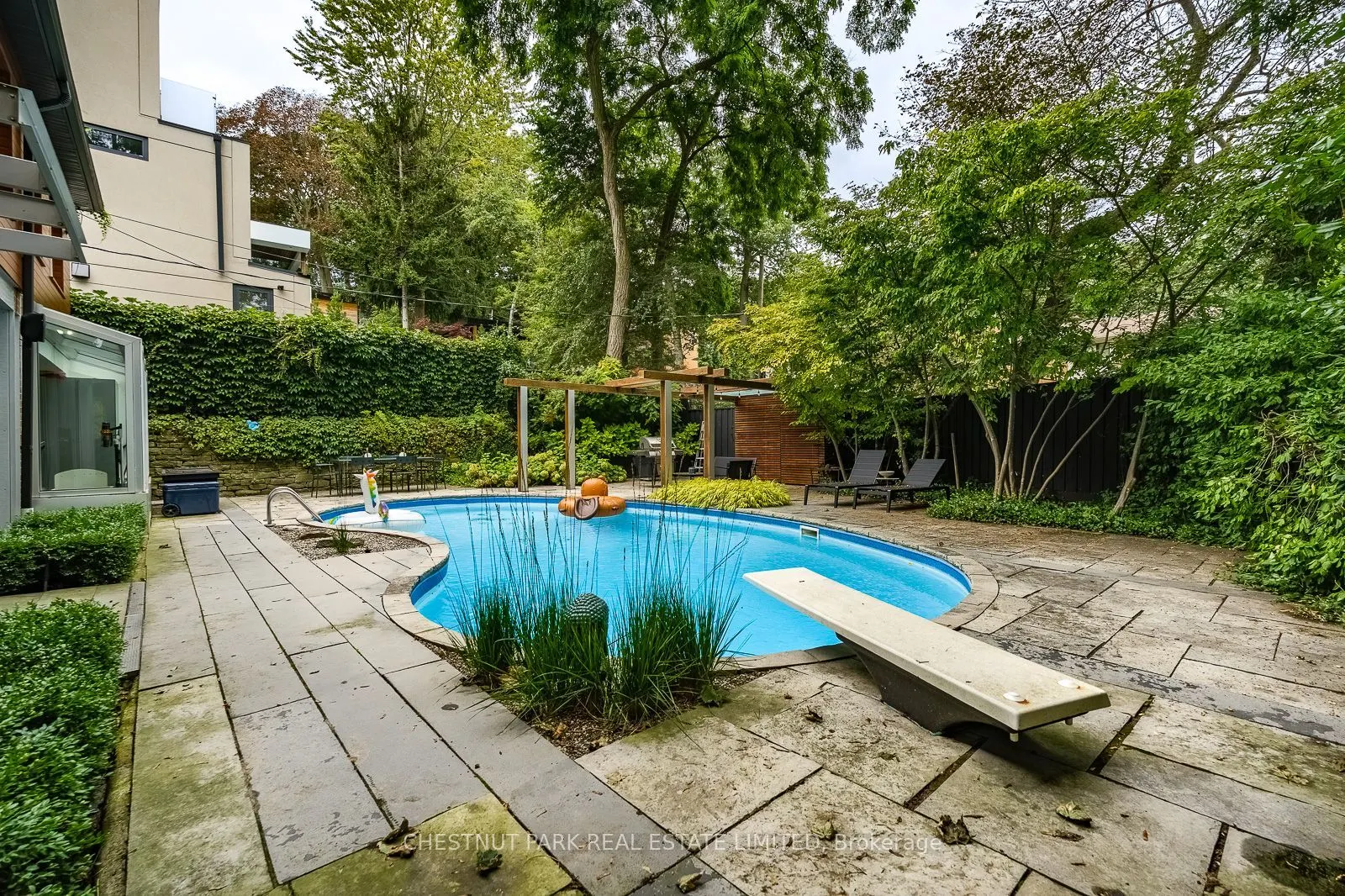 16 Fallingbrook Wood