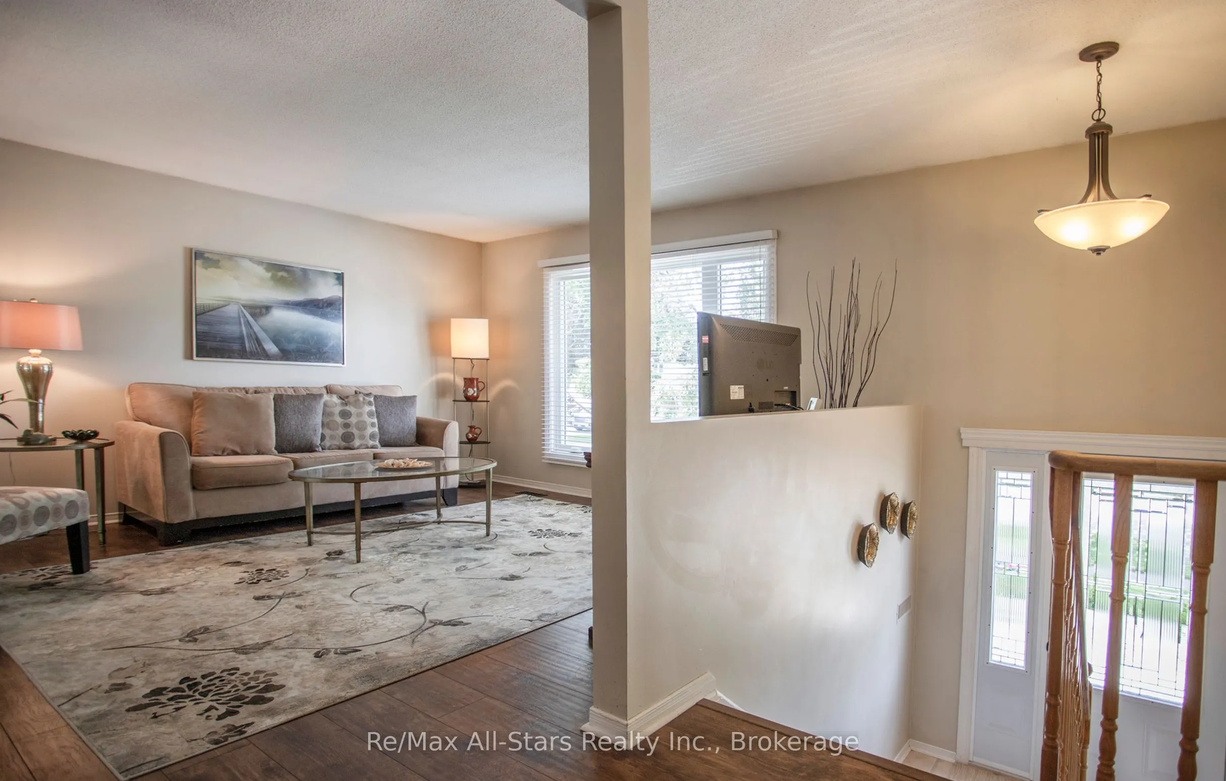 39 Applewood Crescent