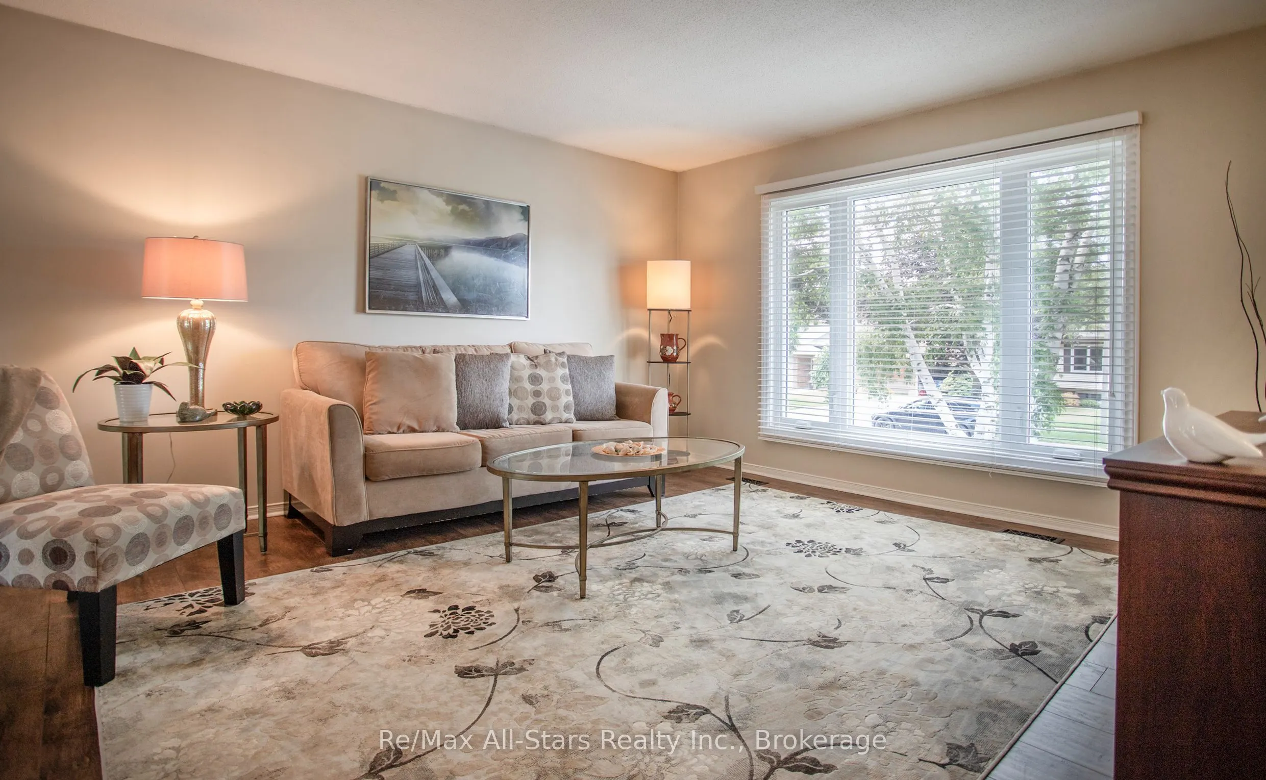 39 Applewood Crescent
