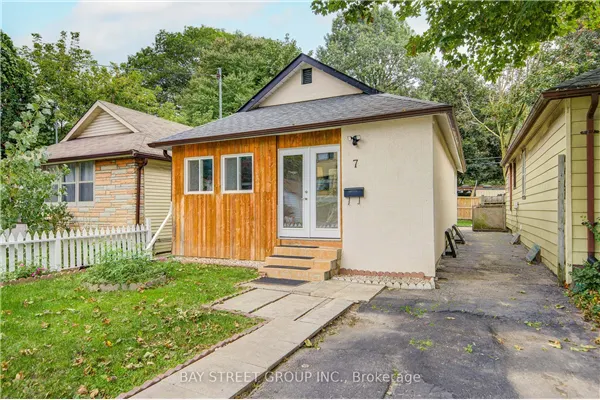 7 Emmott Avenue