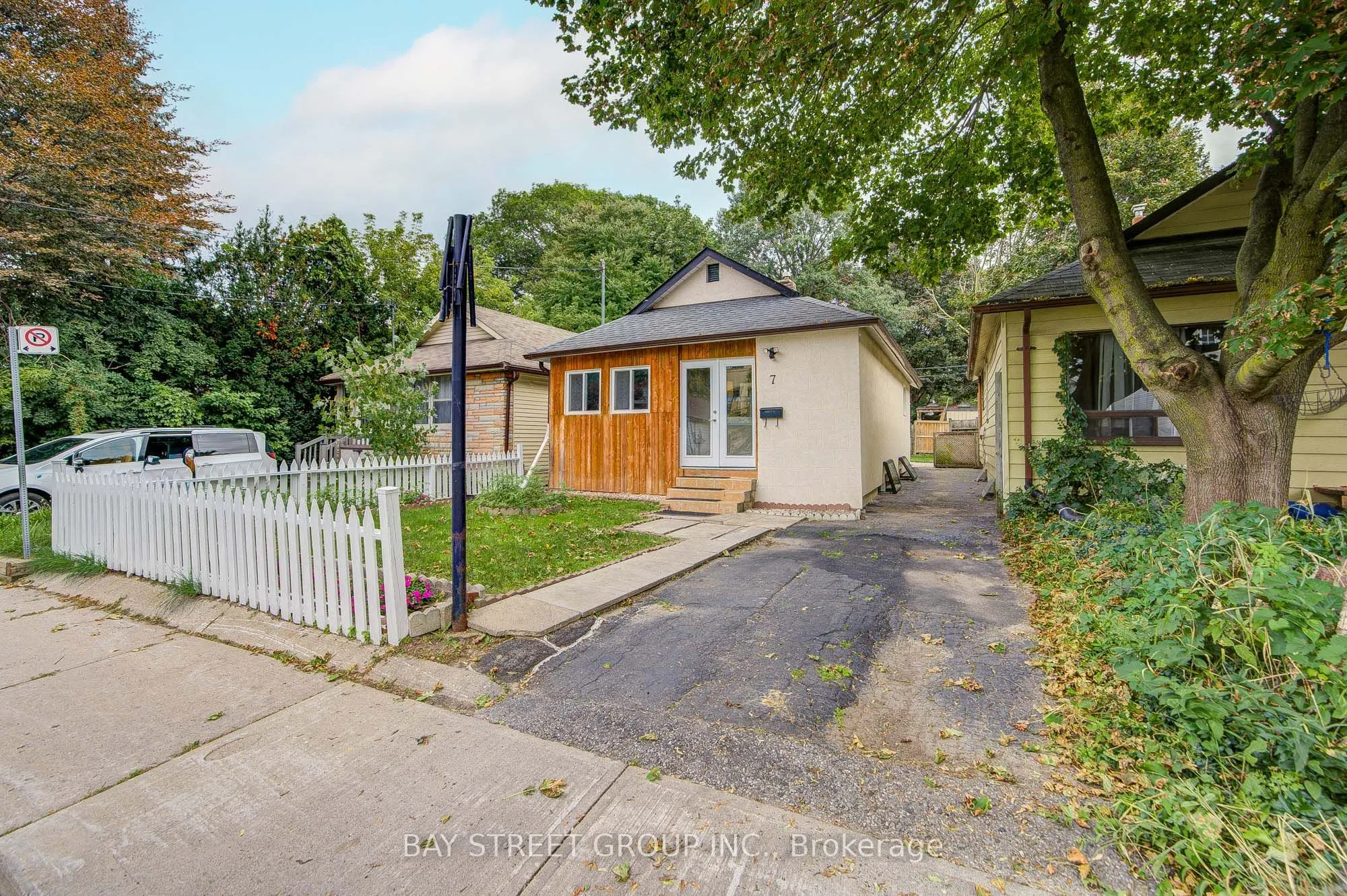7 Emmott Avenue